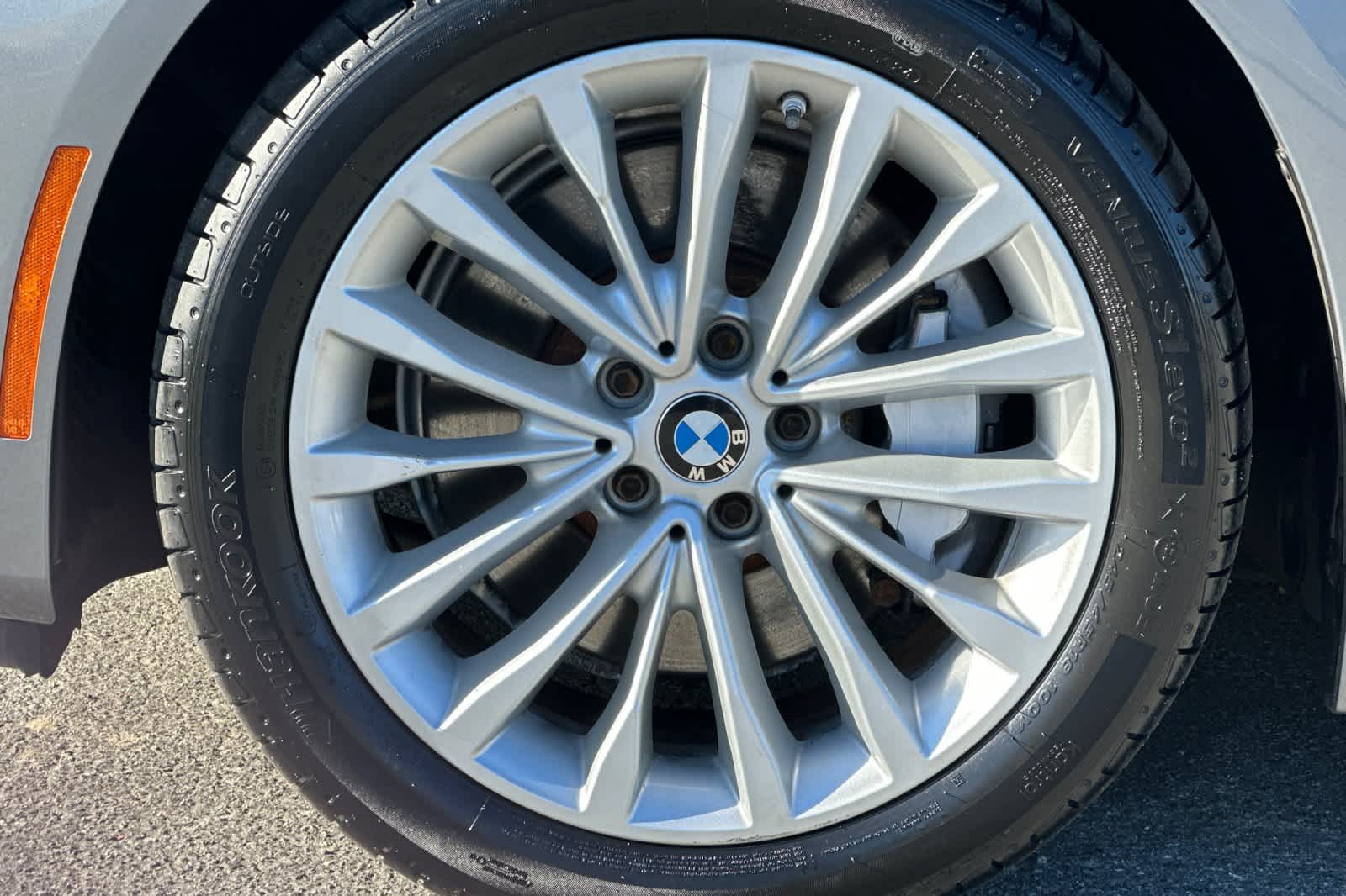 Thumbnail: 2023 BMW 5 Series - 33