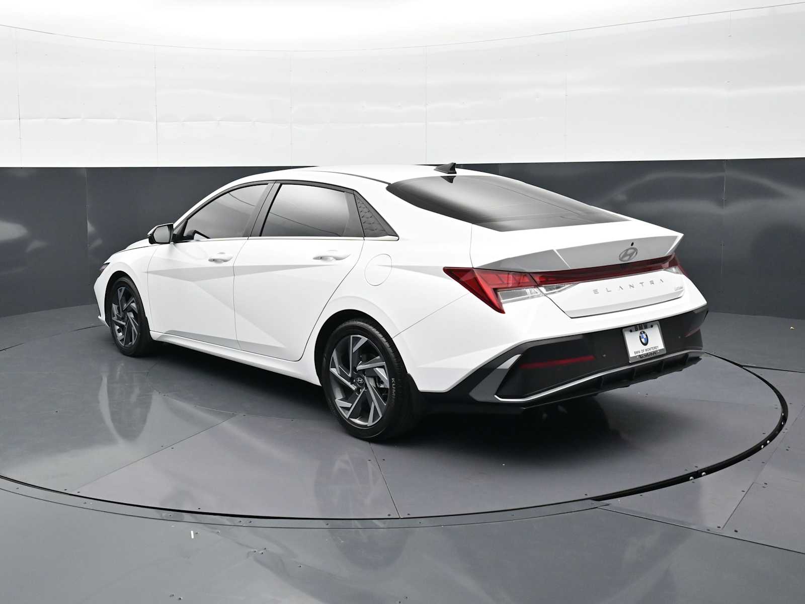 2024 Hyundai Elantra Limited - Photo 7