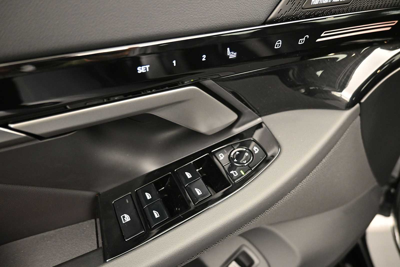 Thumbnail: 2026 BMW 5 Series - 9