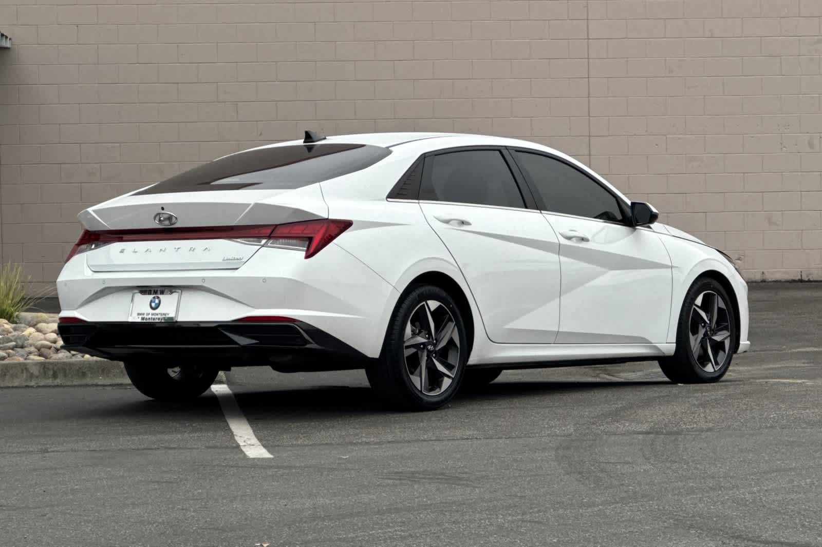 2023 Hyundai Elantra Limited photo 2