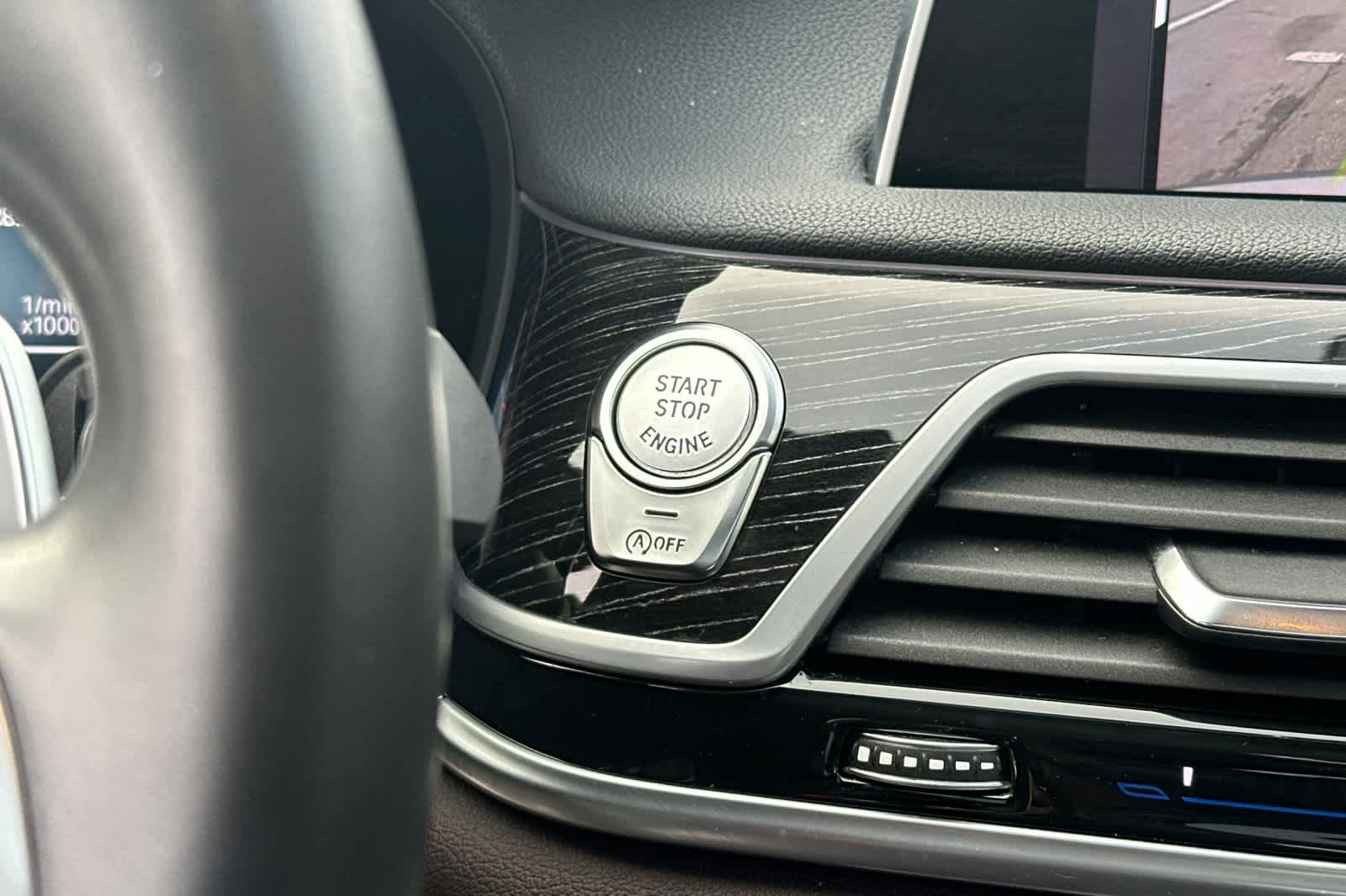 Thumbnail: 2022 BMW 7 Series - 24