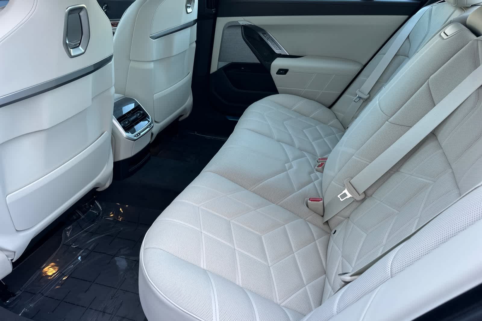 2025 Bmw 750e 750e xDrive photo 4