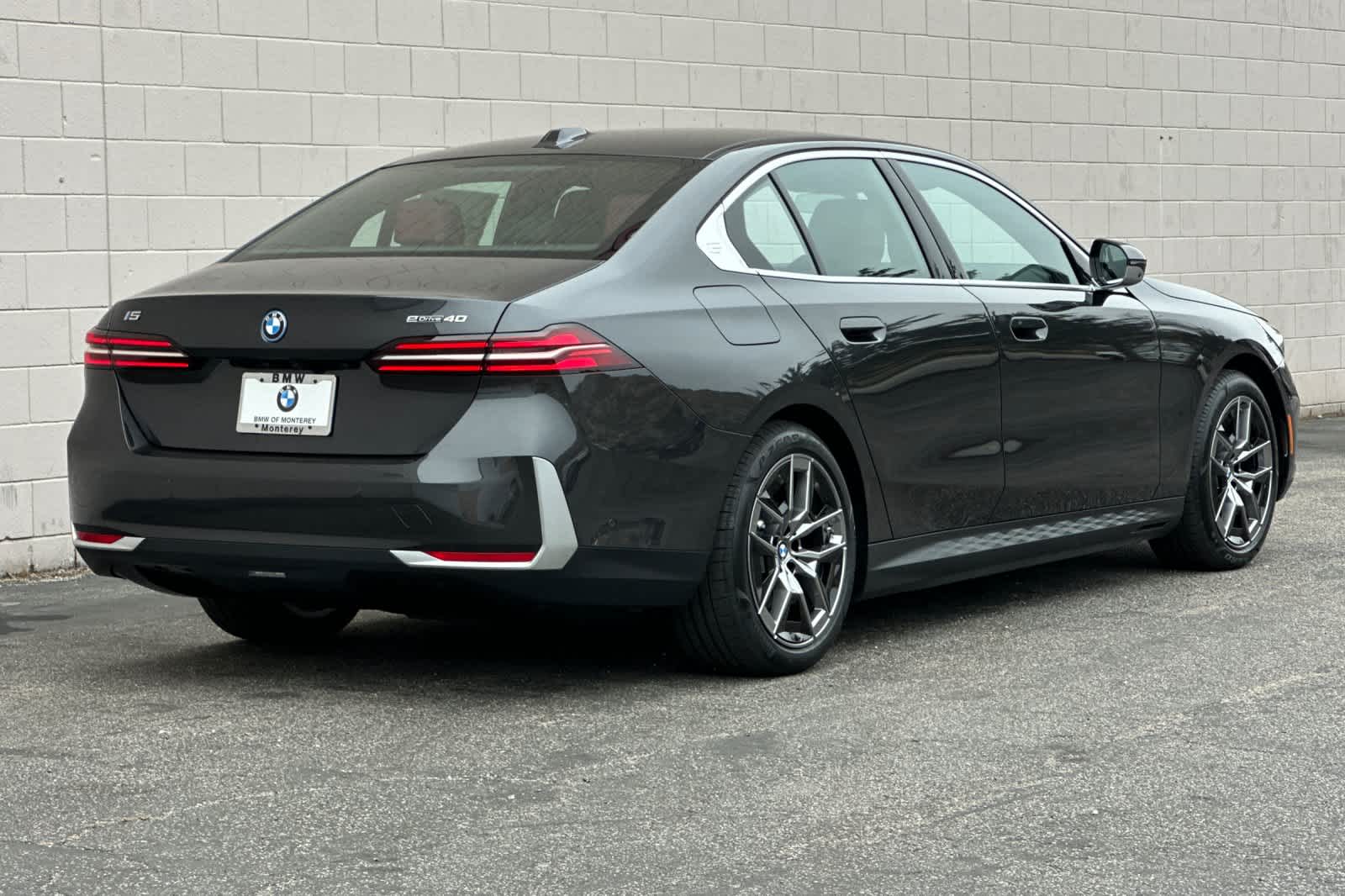 Thumbnail: 2026 BMW i5 - 2