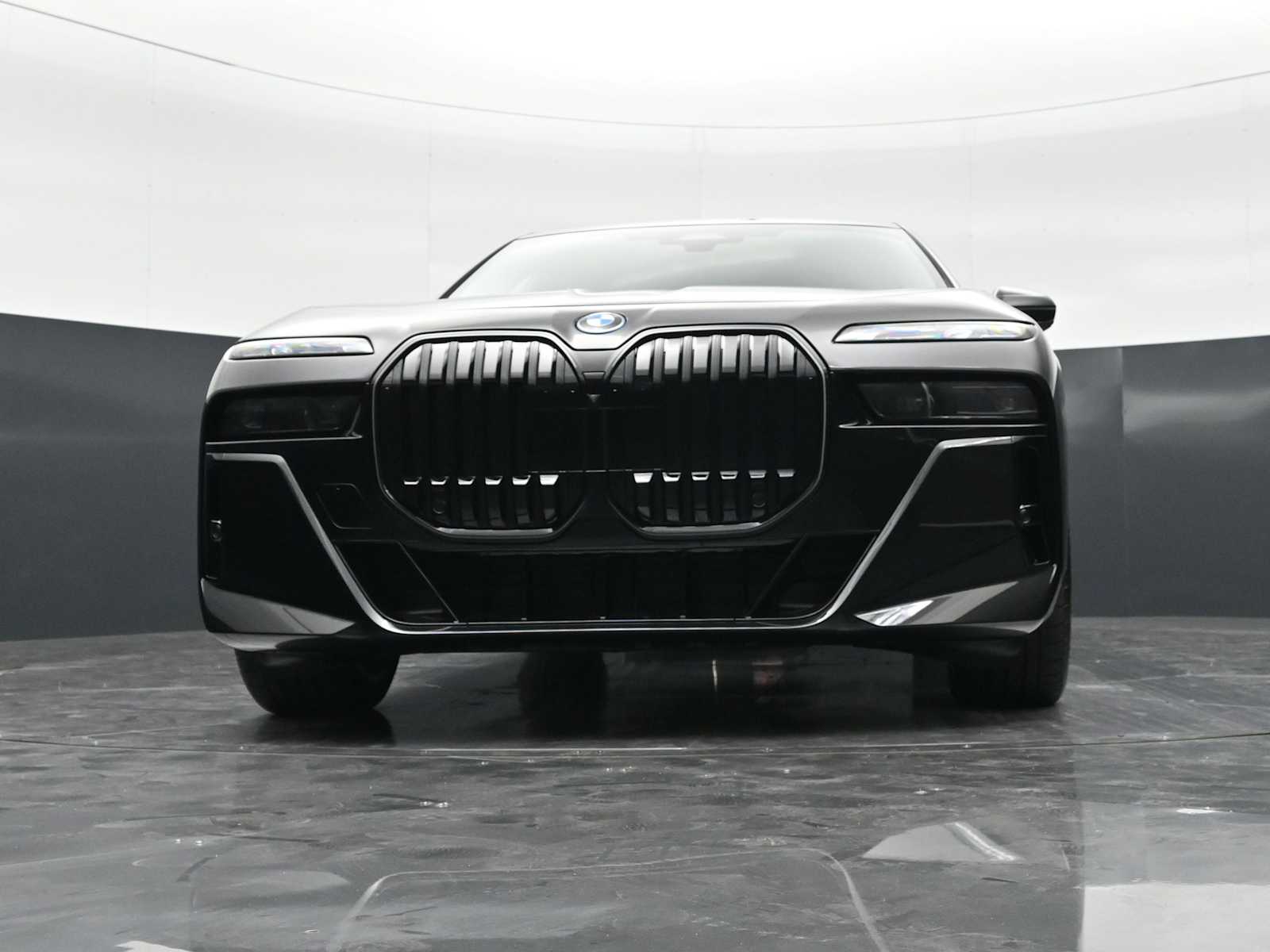 Thumbnail: 2026 BMW 7 Series - 26