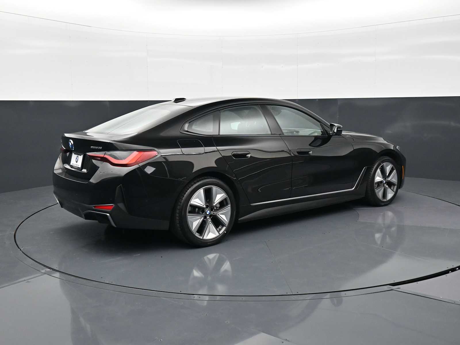 Thumbnail: 2023 BMW i4 - 5