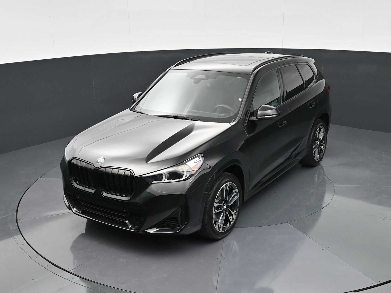 Thumbnail: 2023 BMW X1 - 16