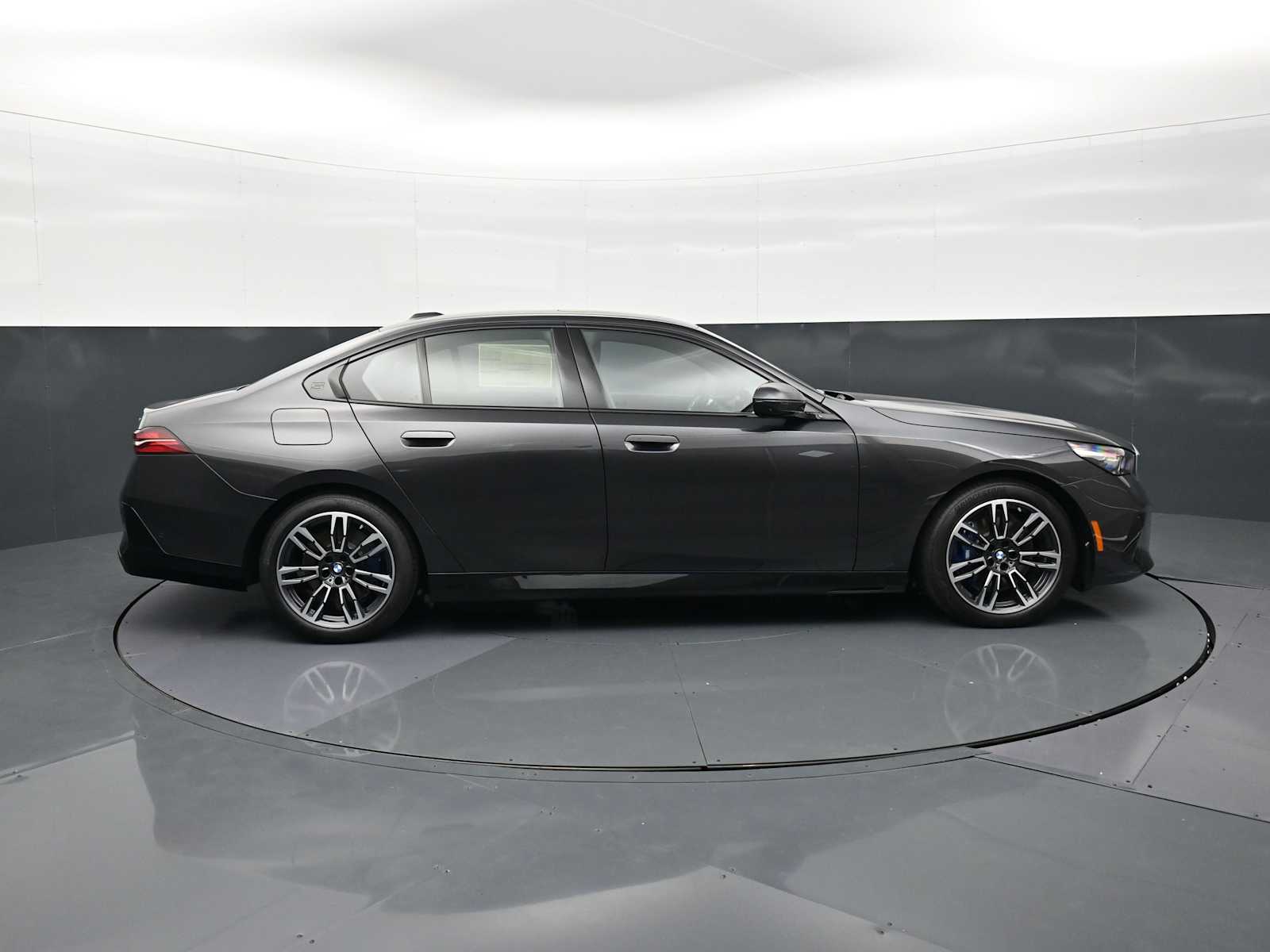 Thumbnail: 2026 BMW 5 Series - 4