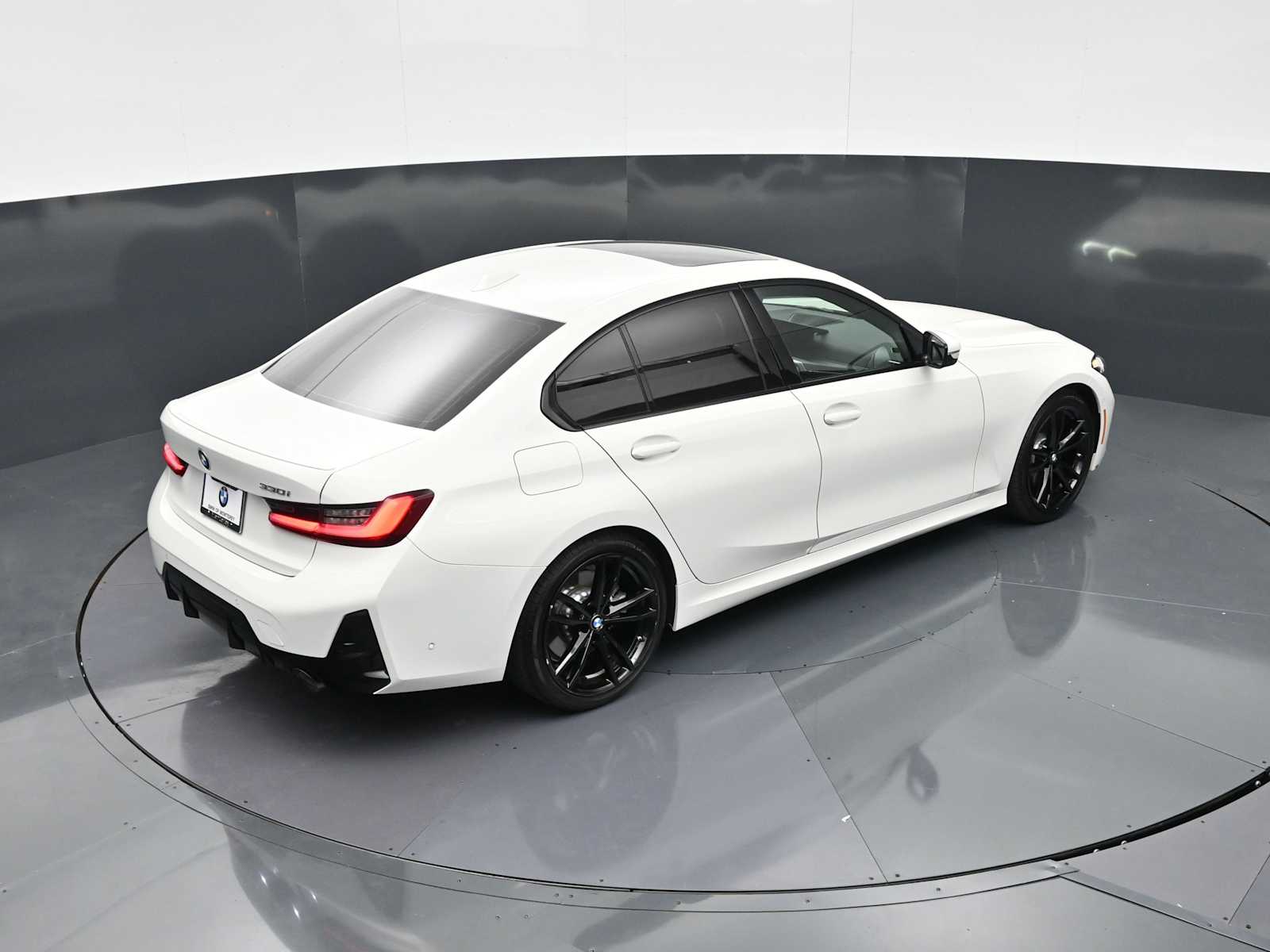 Thumbnail: 2024 BMW 3 Series - 21