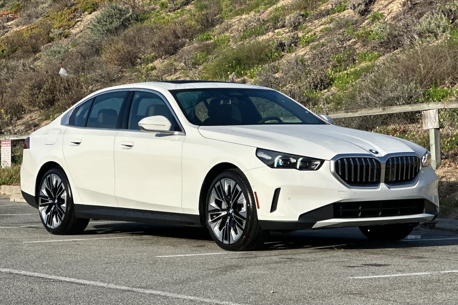 Thumbnail: 2026 BMW 5 Series - 9