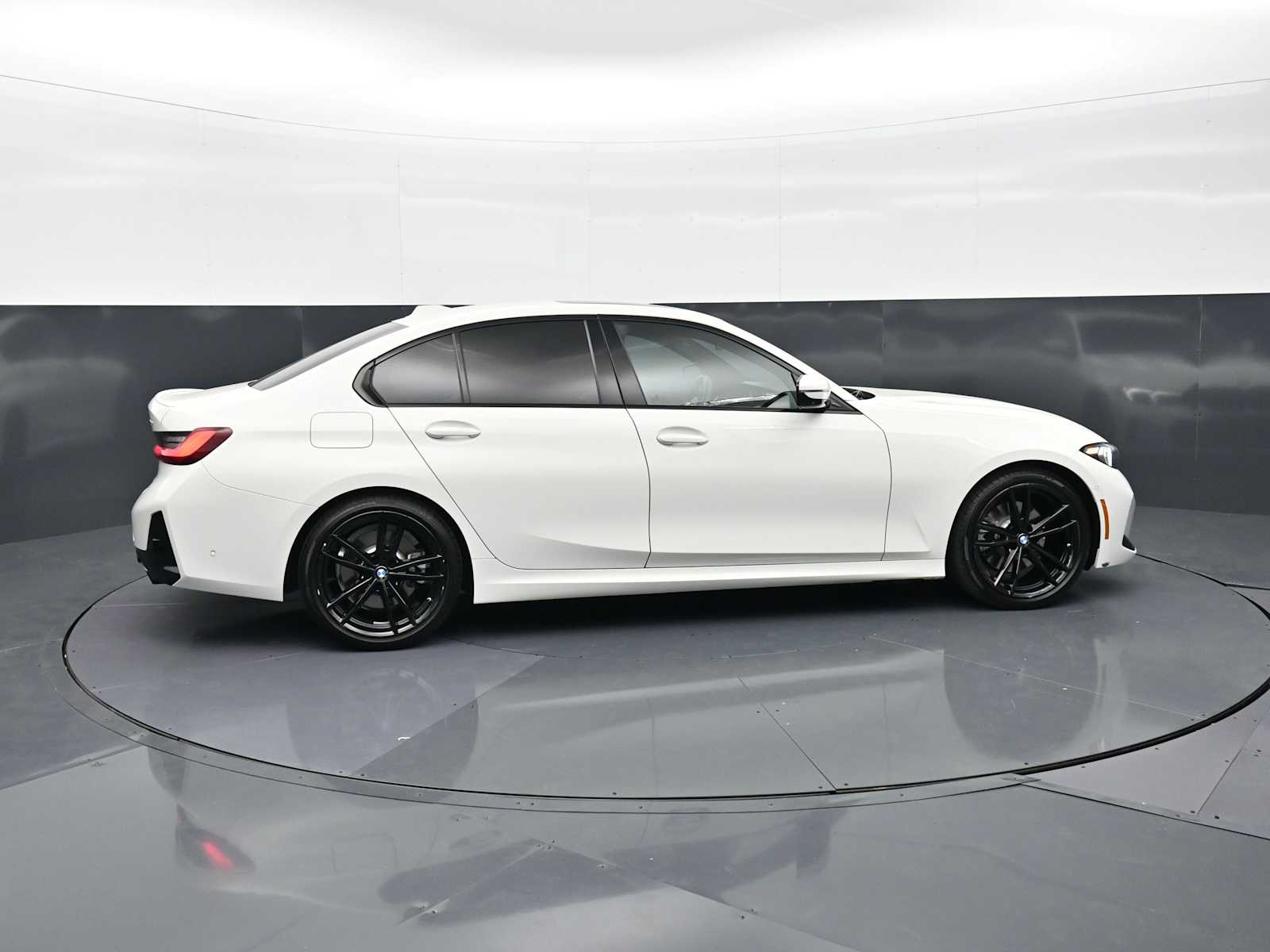 Thumbnail: 2024 BMW 3 Series - 4