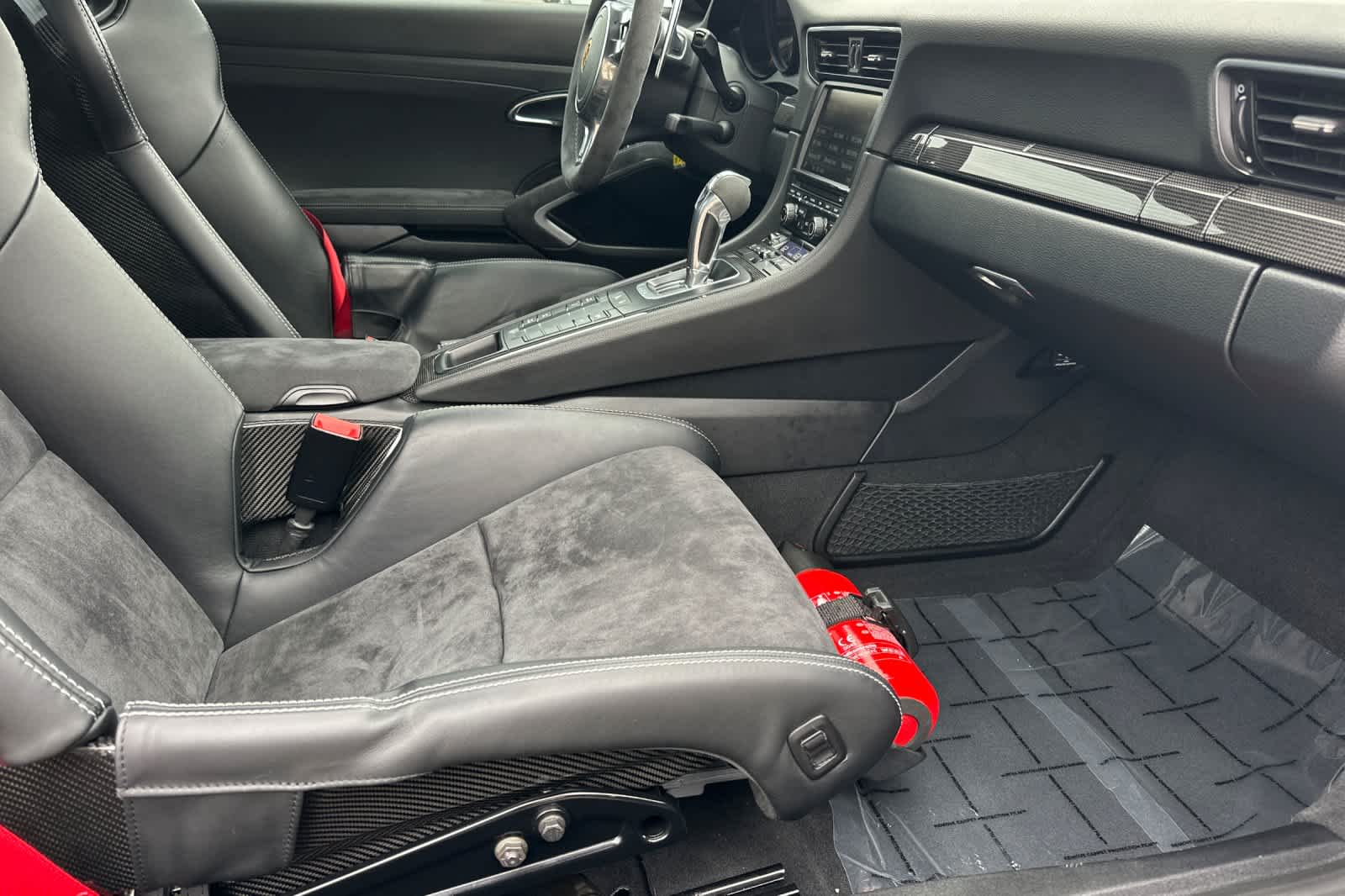 Thumbnail: 2016 Porsche 911 - 13