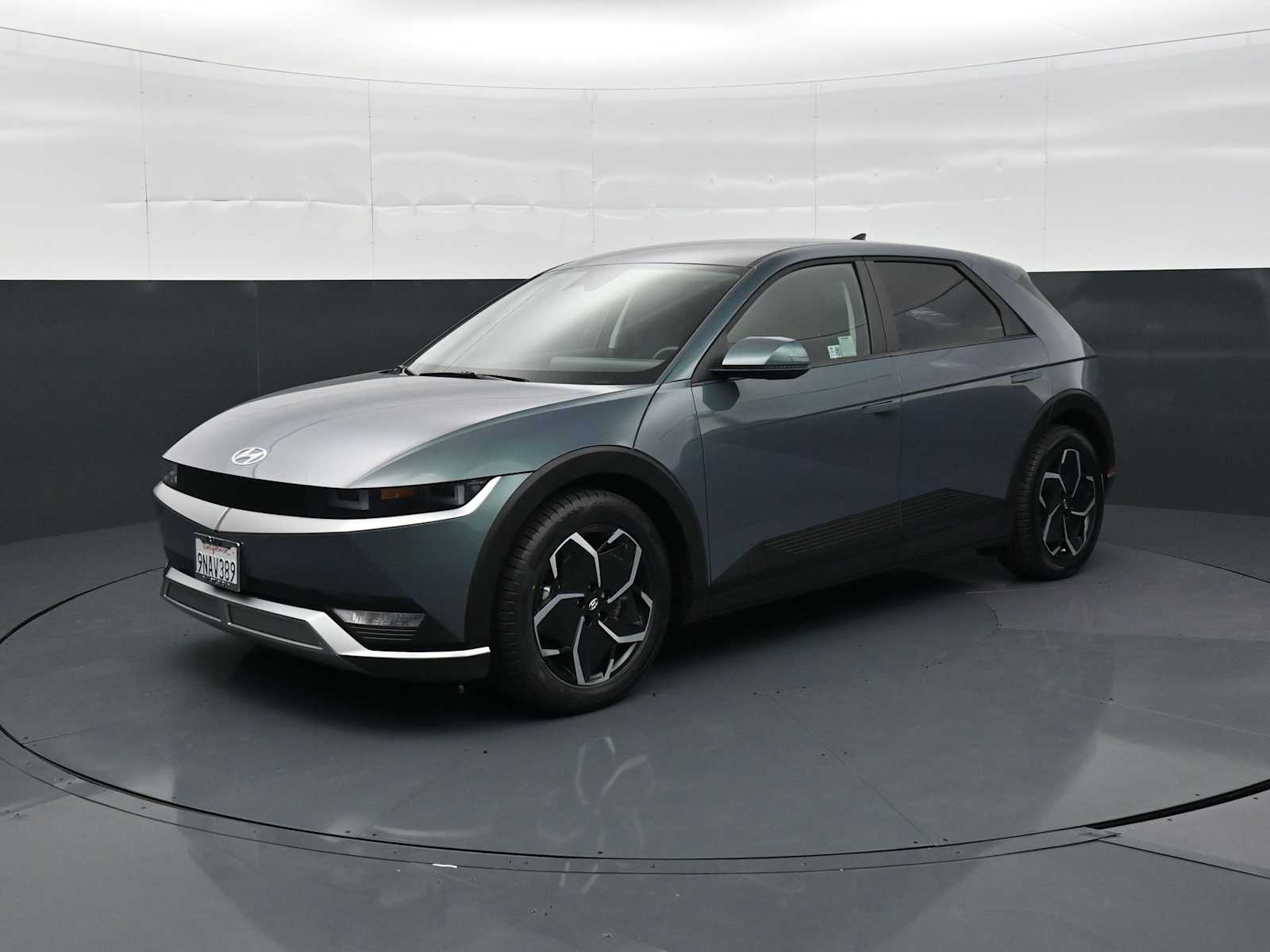 2024 Hyundai IONIQ 5 SE - Photo 1
