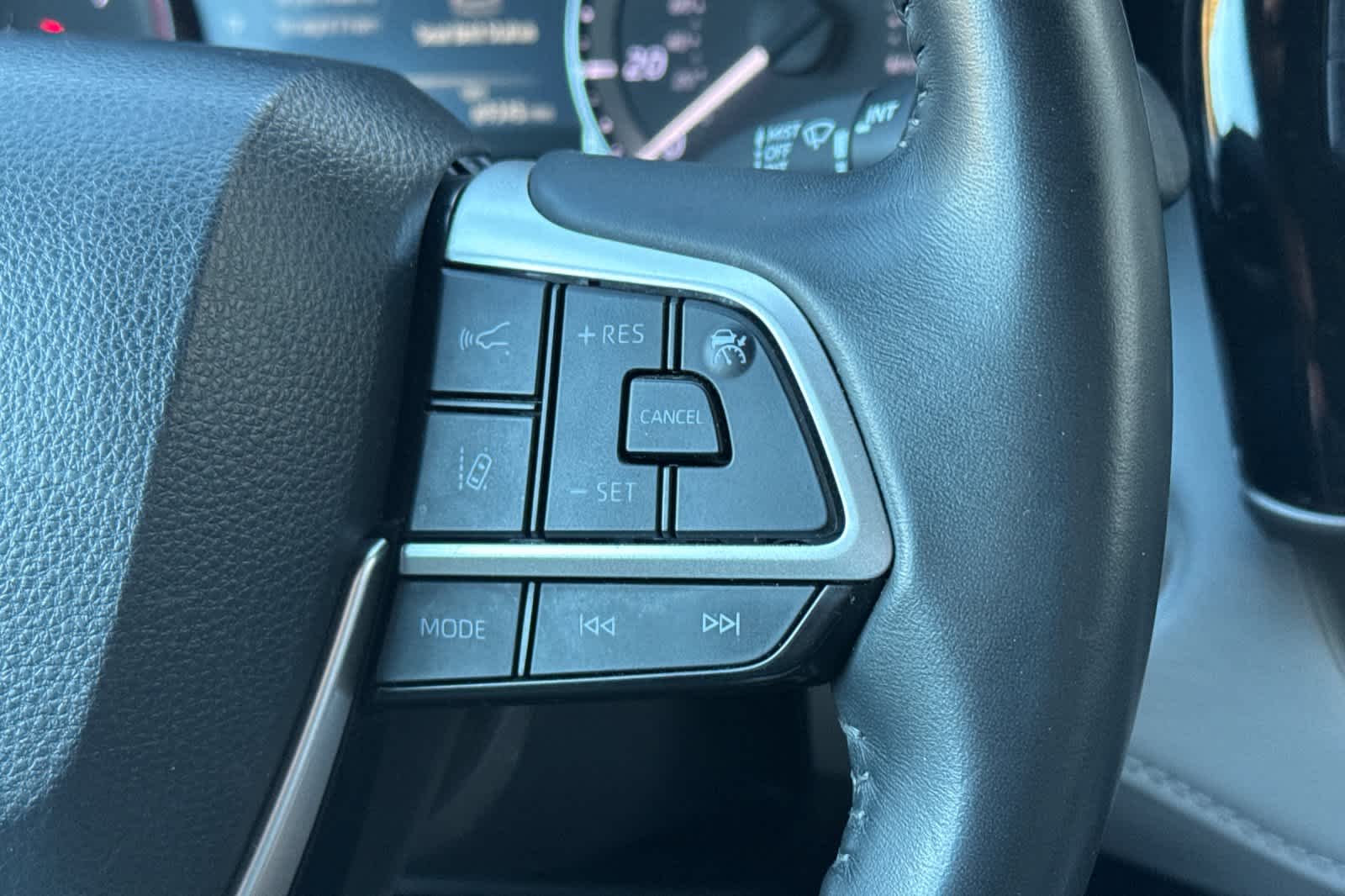 Thumbnail: 2023 Toyota Highlander - 28