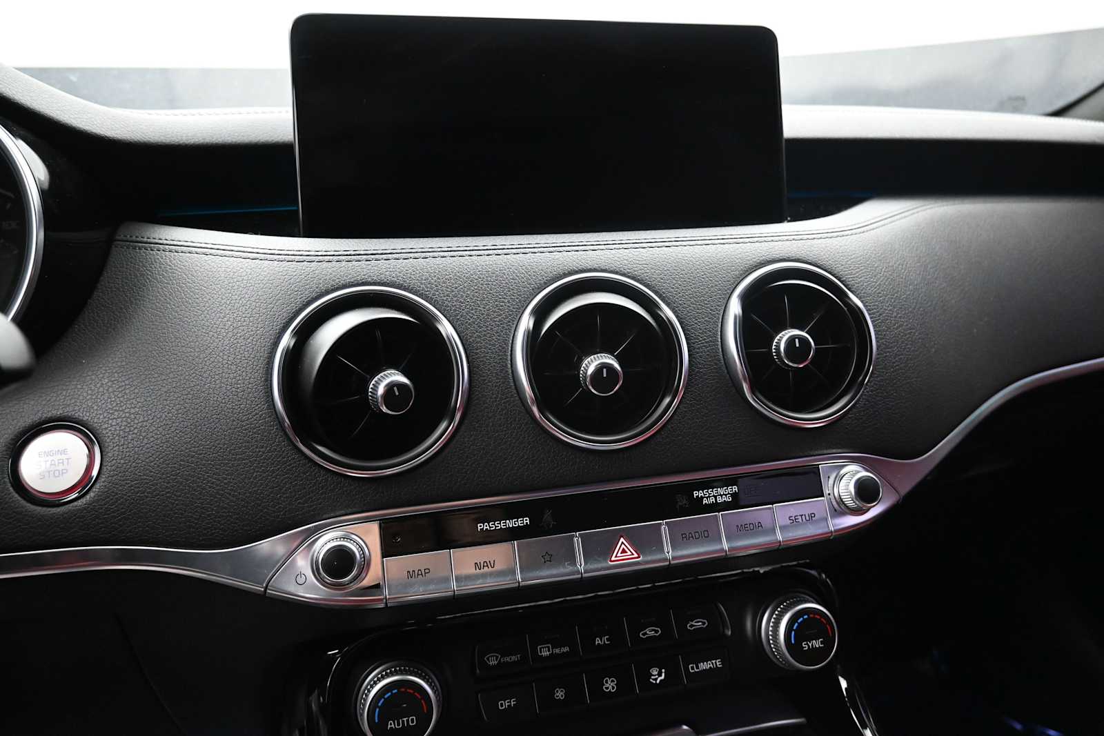 2022 Kia Stinger GT1 - Photo 12