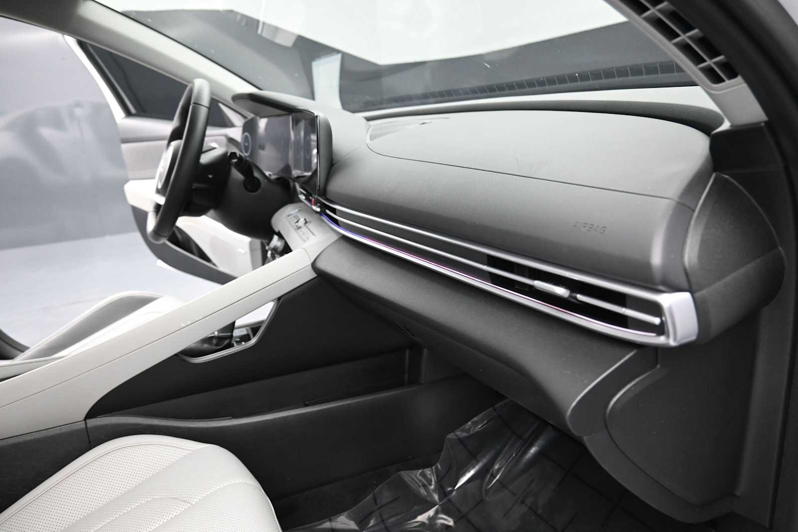 2024 Hyundai Elantra Limited - Photo 16