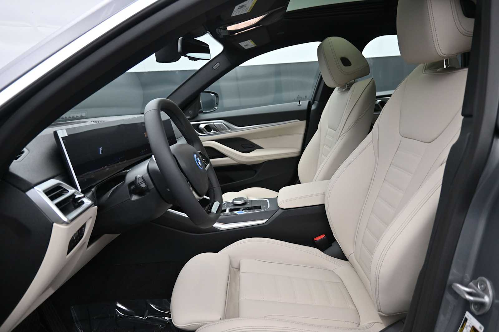 Thumbnail: 2026 BMW i4 - 10