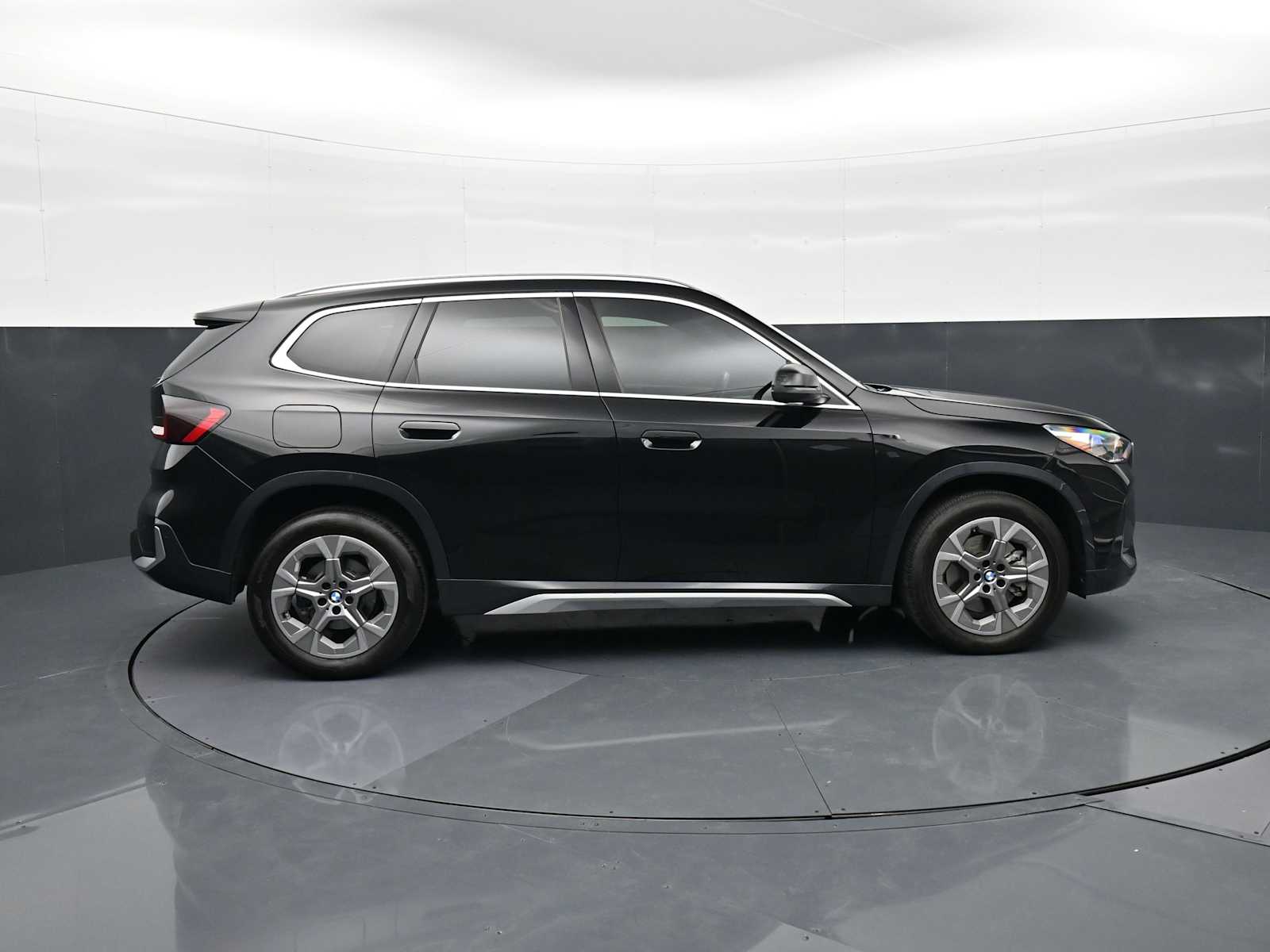 Thumbnail: 2025 BMW X1 - 3