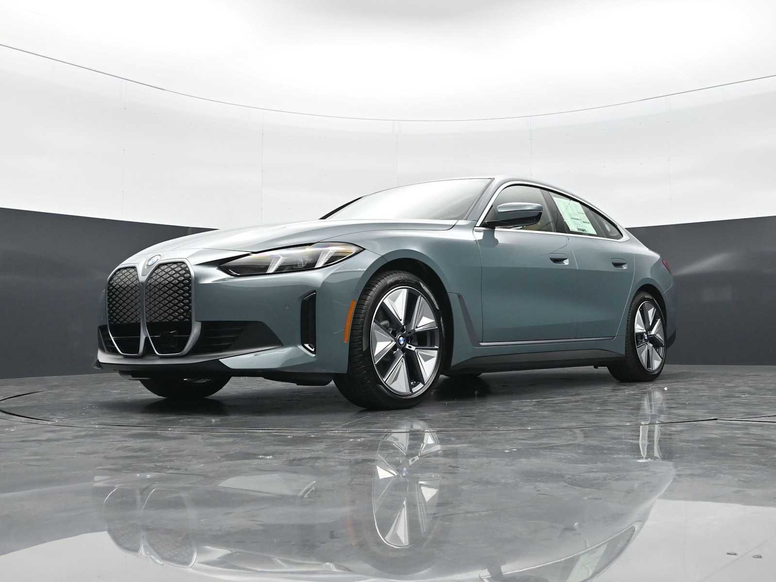 Thumbnail: 2026 BMW i4 - 16