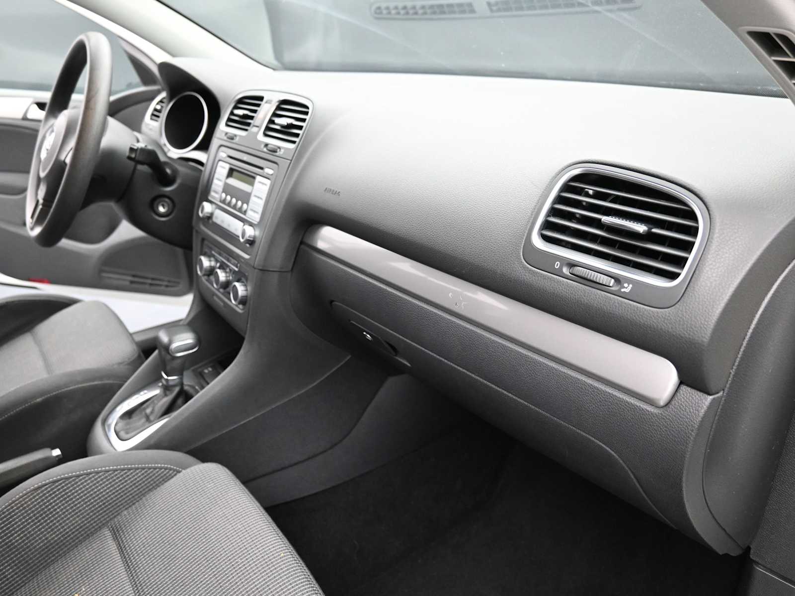 Thumbnail: 2010 Volkswagen Golf - 15