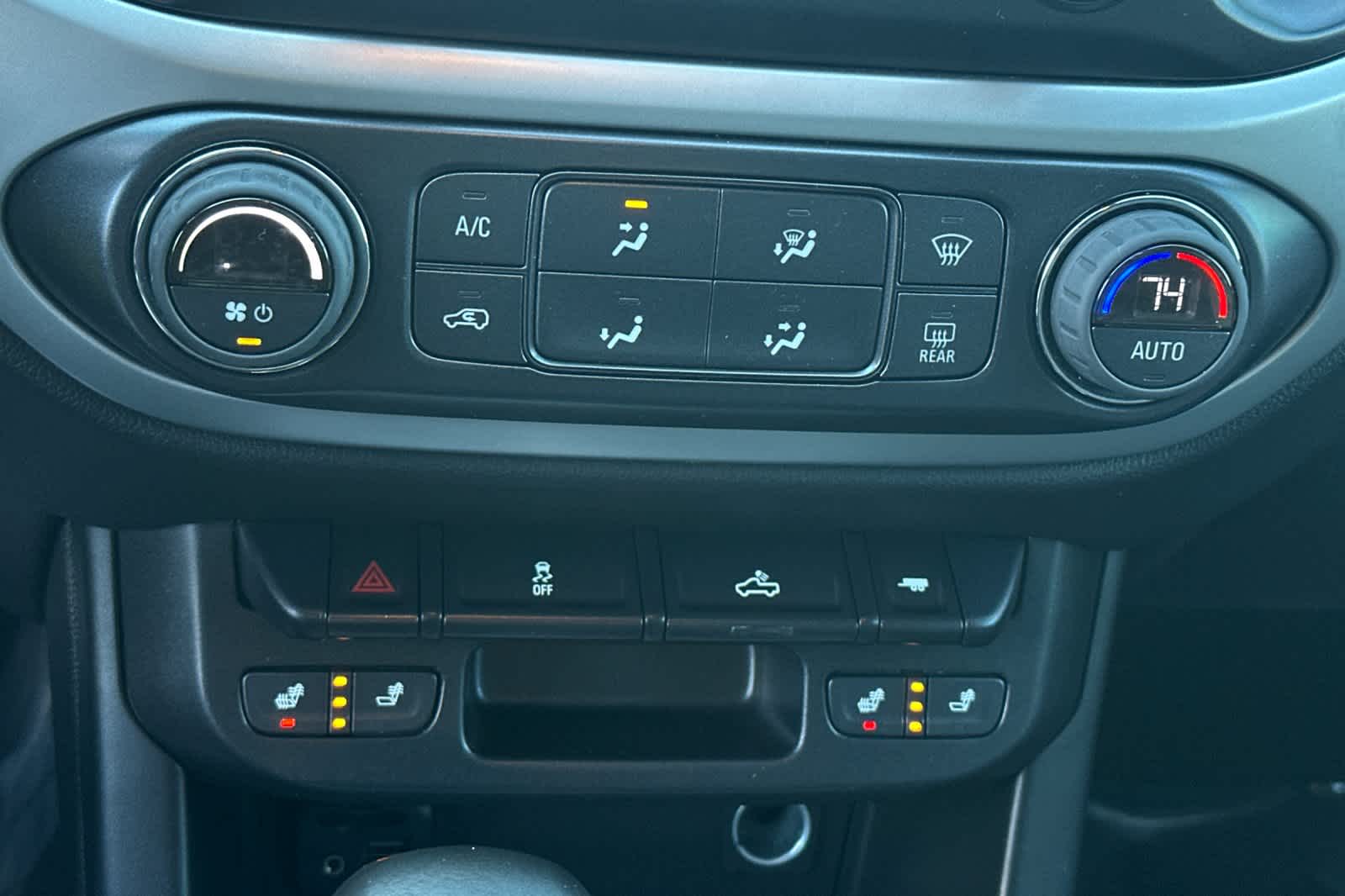 Thumbnail: 2022 Chevrolet Colorado - 23