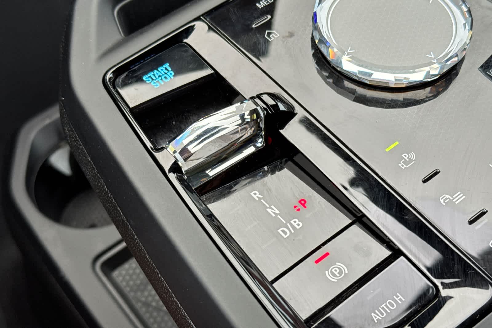 Thumbnail: 2025 BMW iX - 25