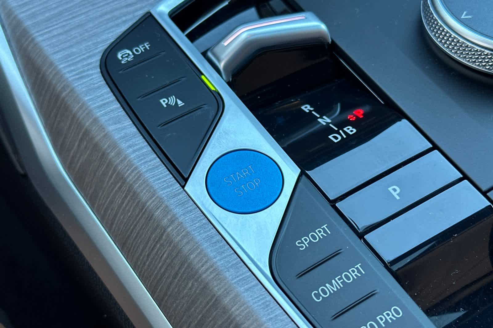 Thumbnail: 2025 BMW i4 - 25