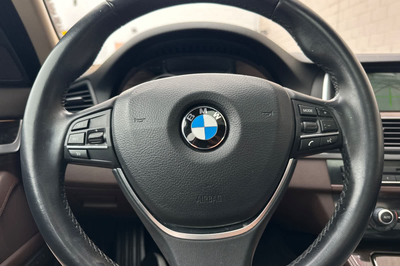 Thumbnail: 2014 BMW 5 Series - 25