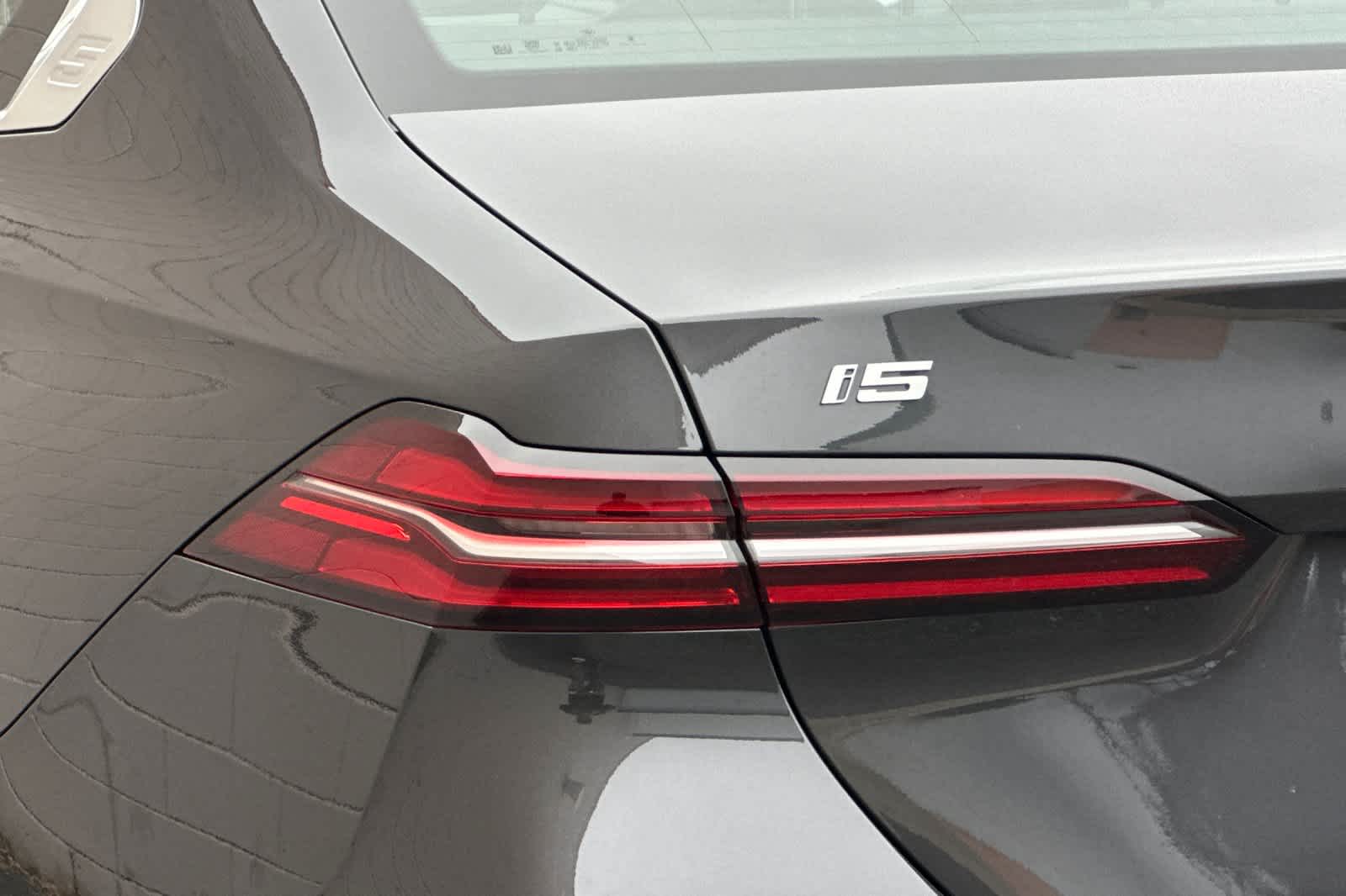 Thumbnail: 2026 BMW i5 - 11