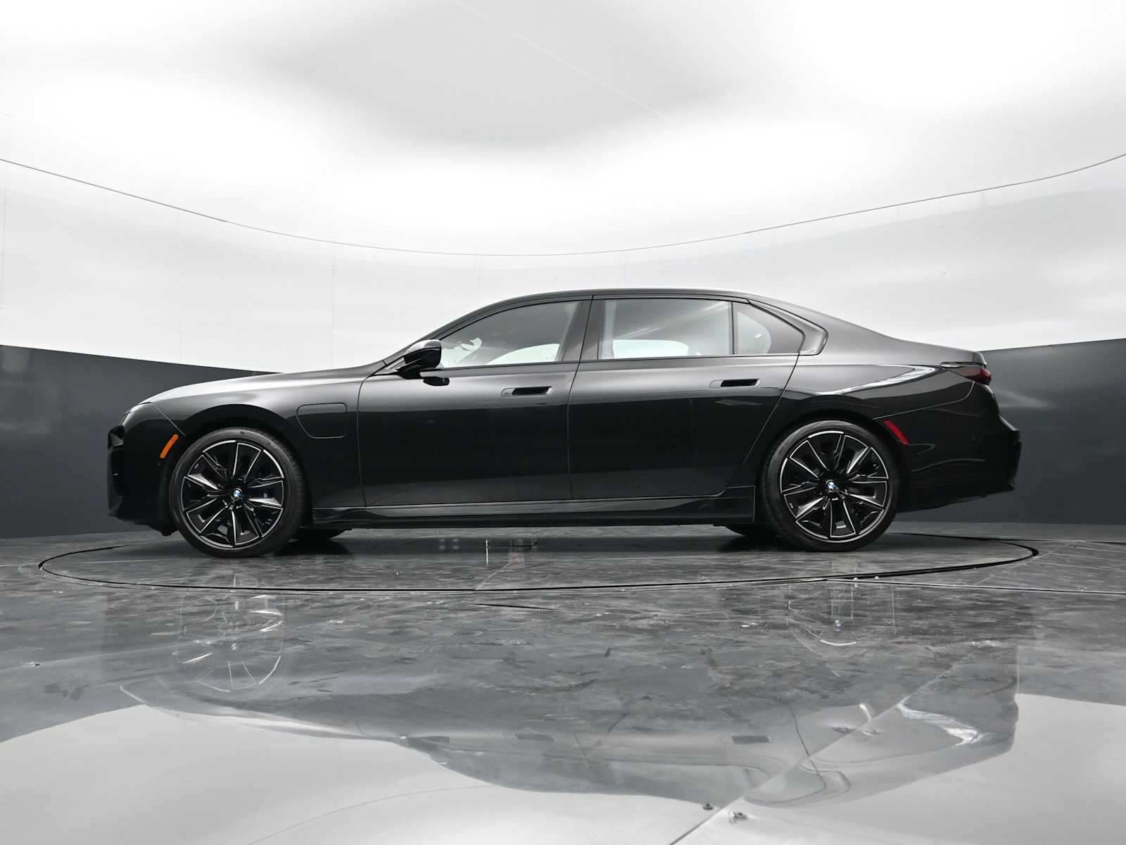 Thumbnail: 2025 BMW 7 Series - 30