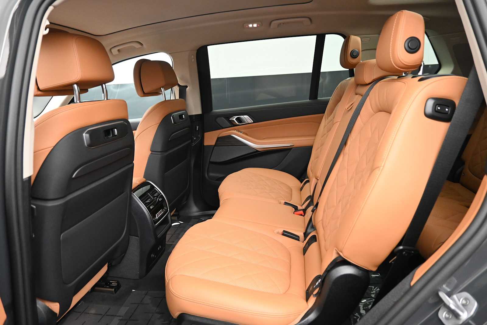 Thumbnail: 2027 BMW X7 - 14