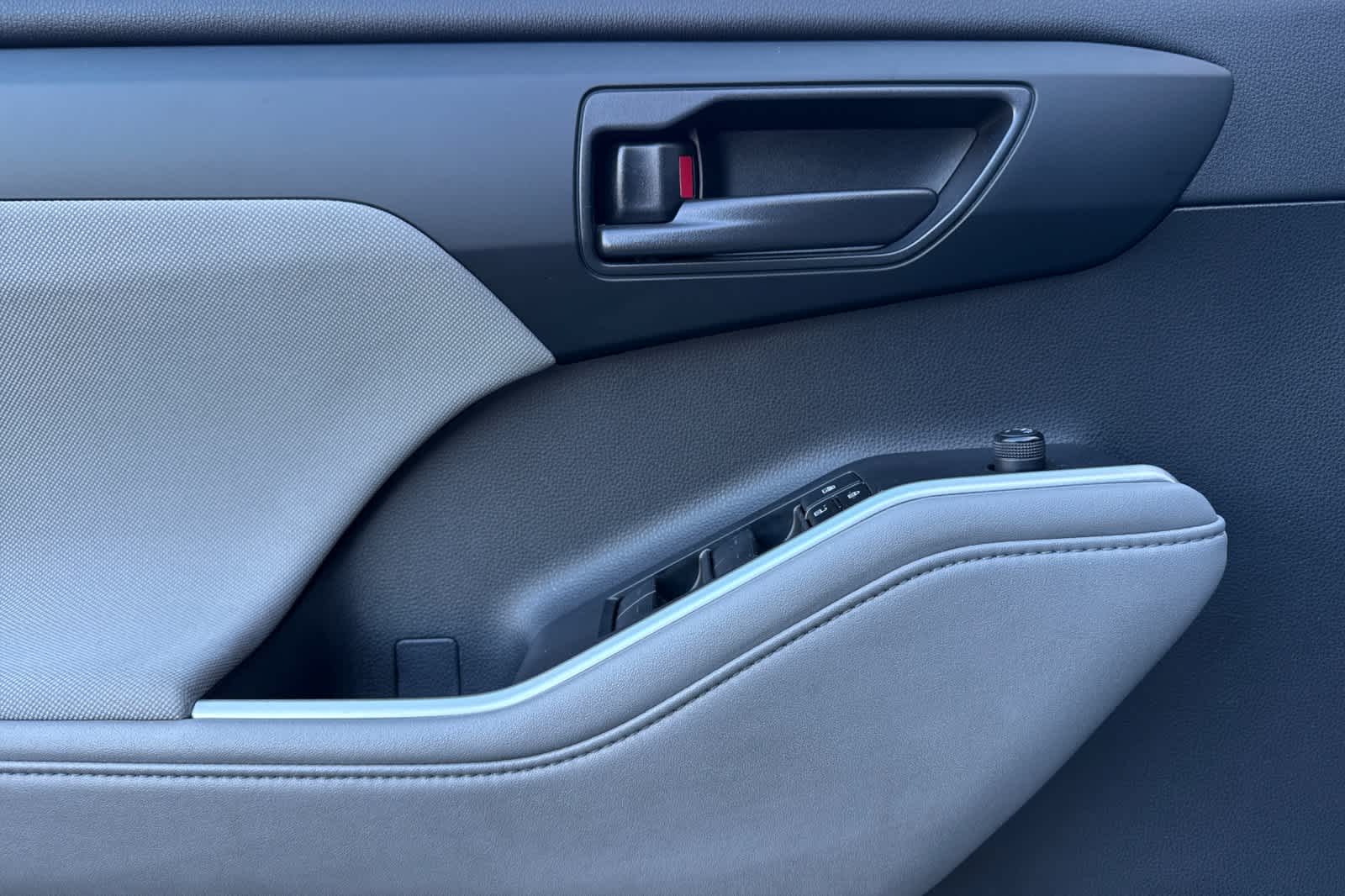 Thumbnail: 2023 Toyota Highlander - 12