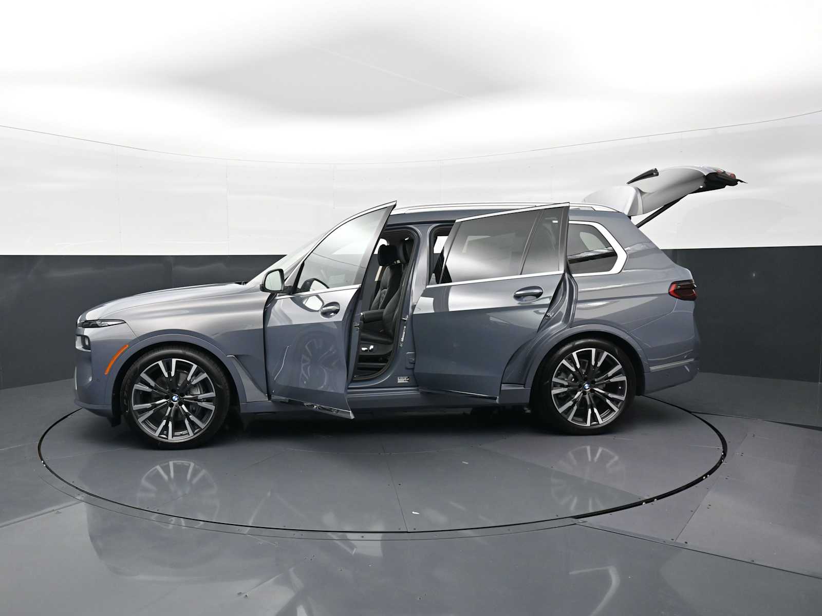 Thumbnail: 2026 BMW X7 - 37