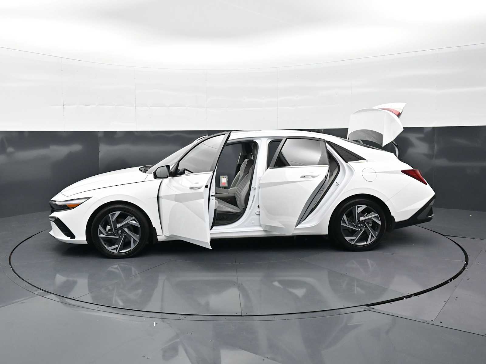 2024 Hyundai Elantra Limited - Photo 36
