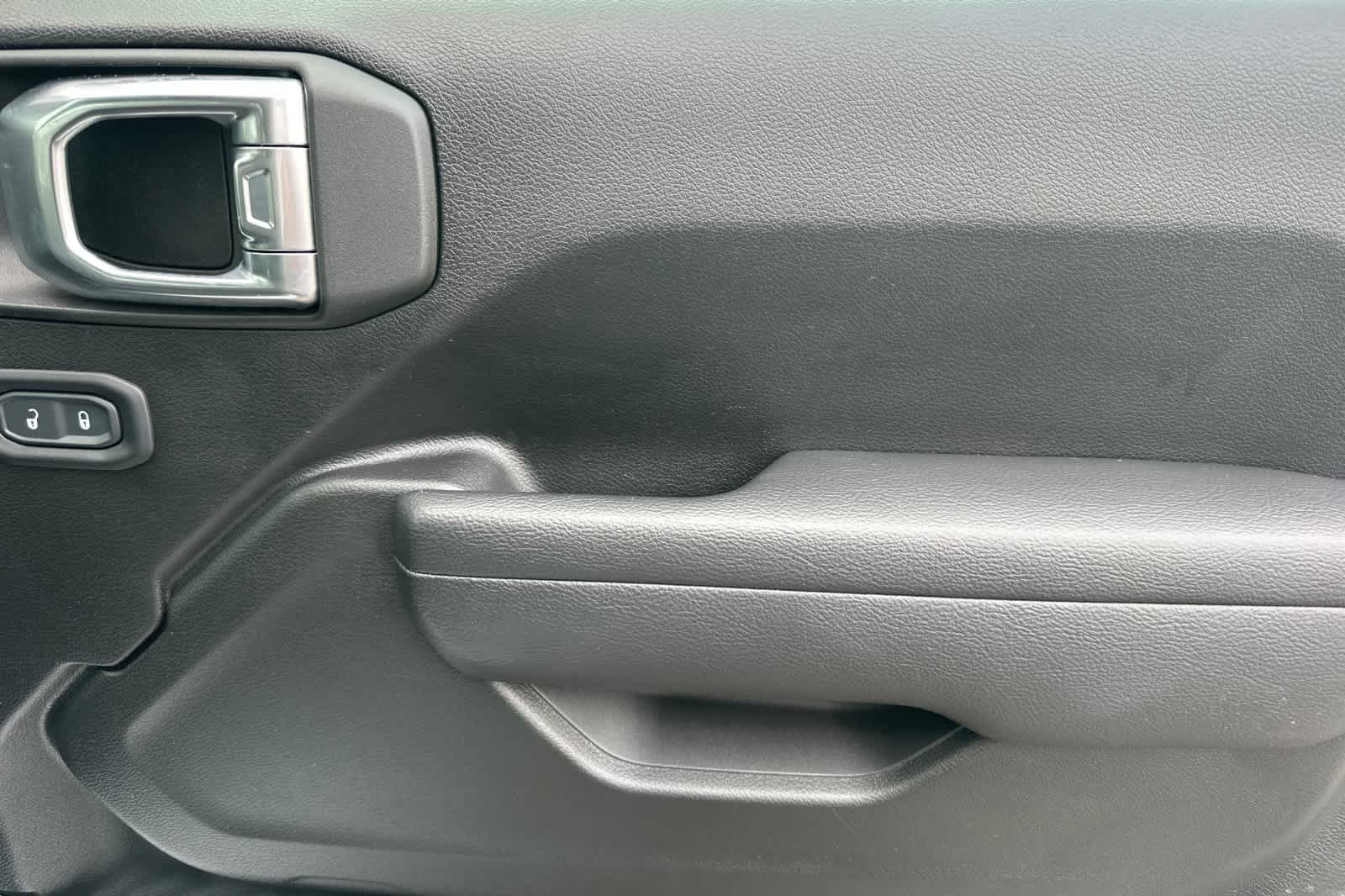 Thumbnail: 2023 Jeep Gladiator - 18