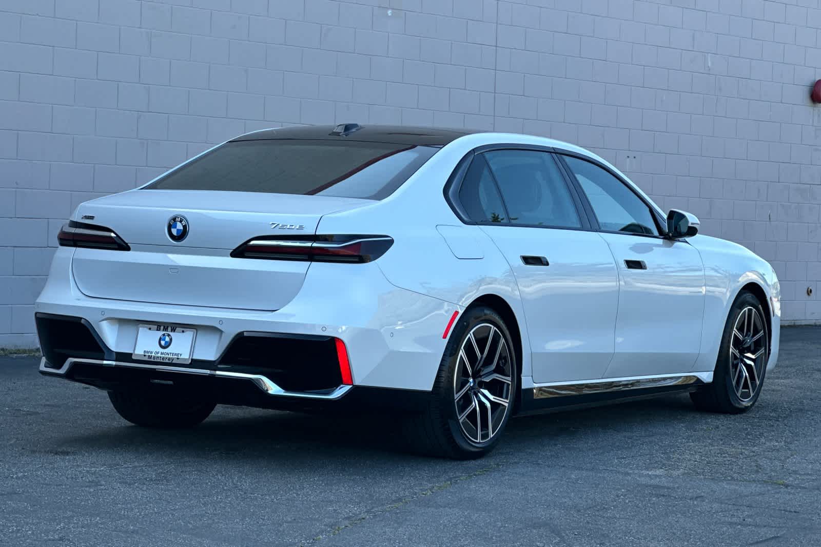 2025 Bmw 750e 750e xDrive photo 2