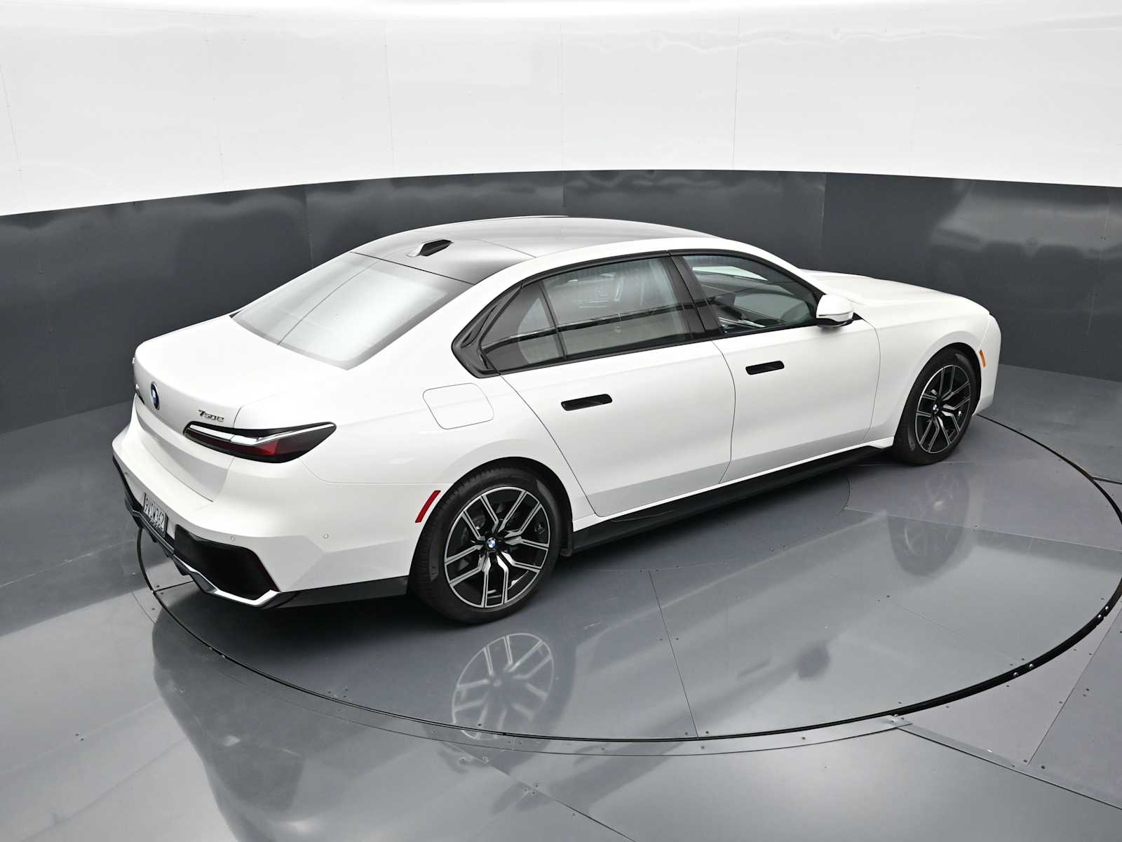 Thumbnail: 2025 BMW 7 Series - 21