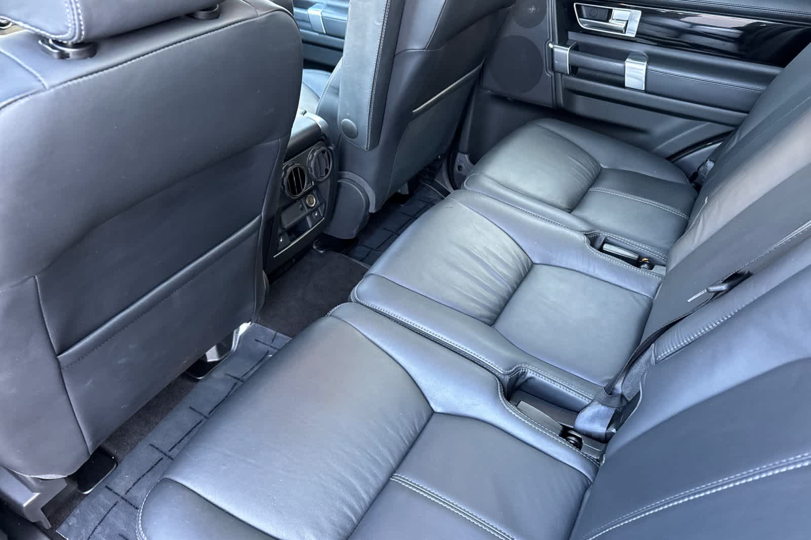 Thumbnail: 2016 Land Rover LR4 - 4