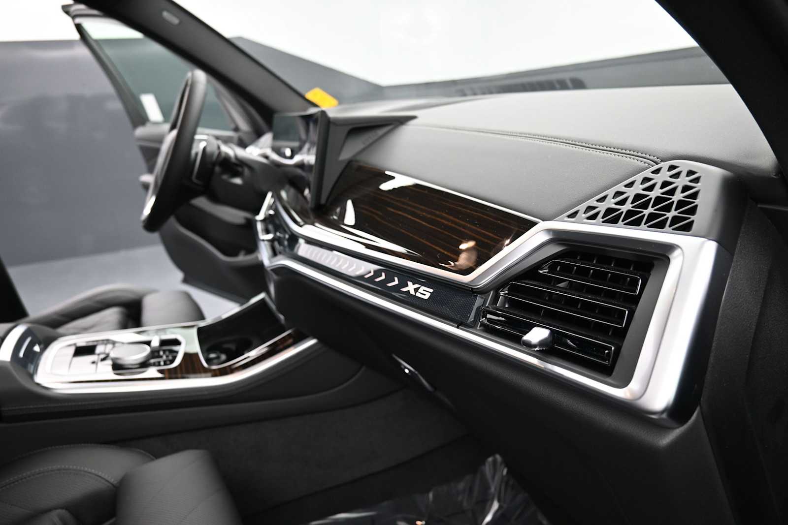 Thumbnail: 2026 BMW X5 - 15