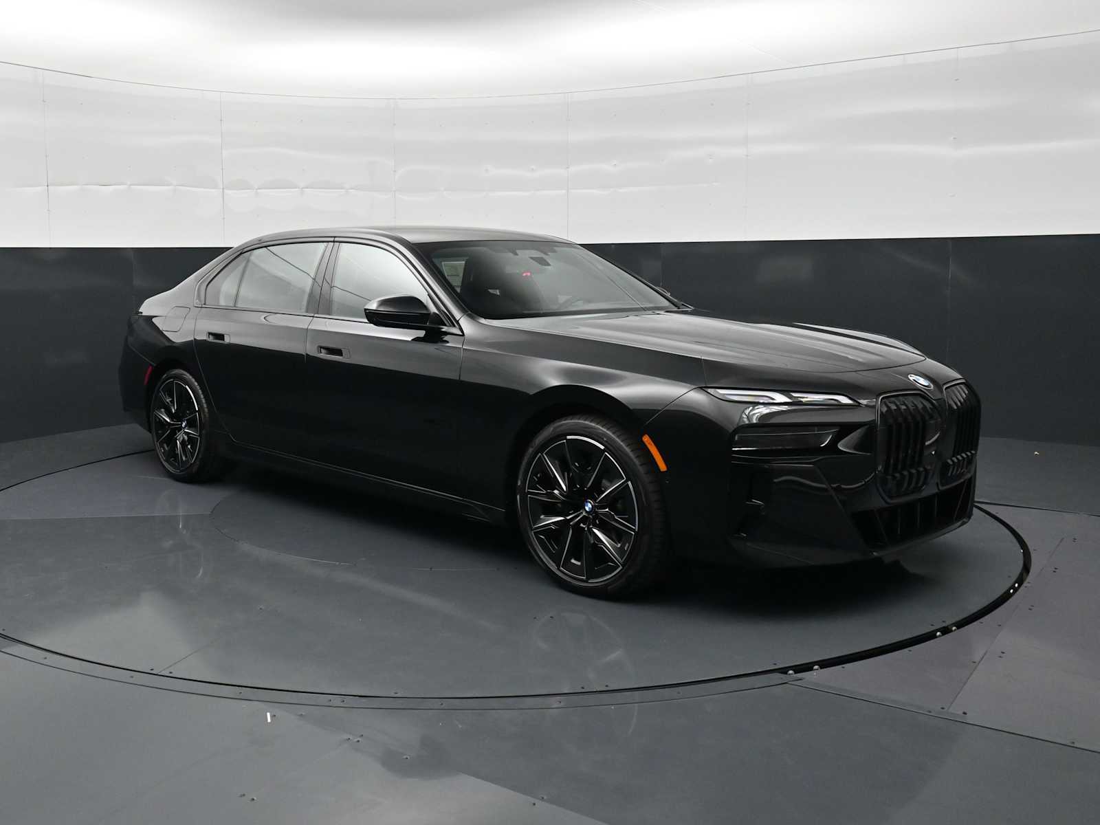Thumbnail: 2026 BMW 7 Series - 3