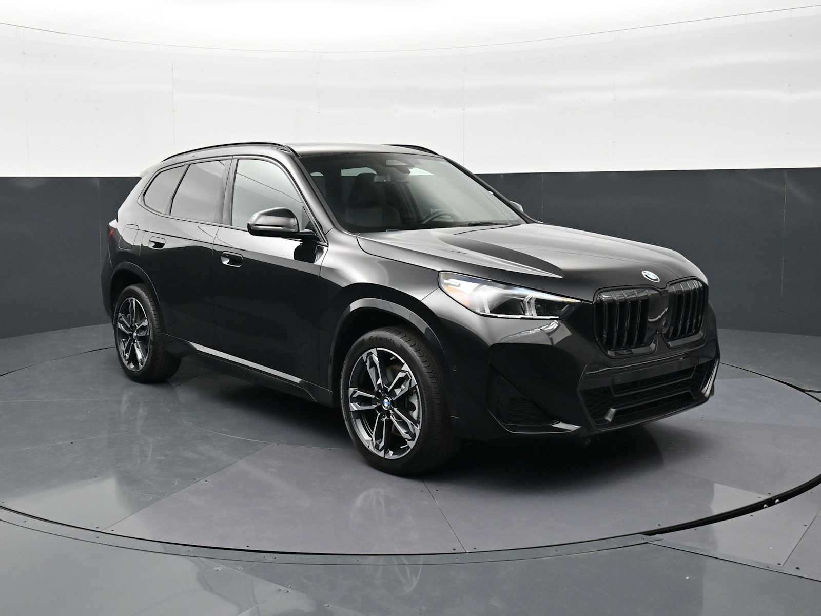 Thumbnail: 2023 BMW X1 - 3