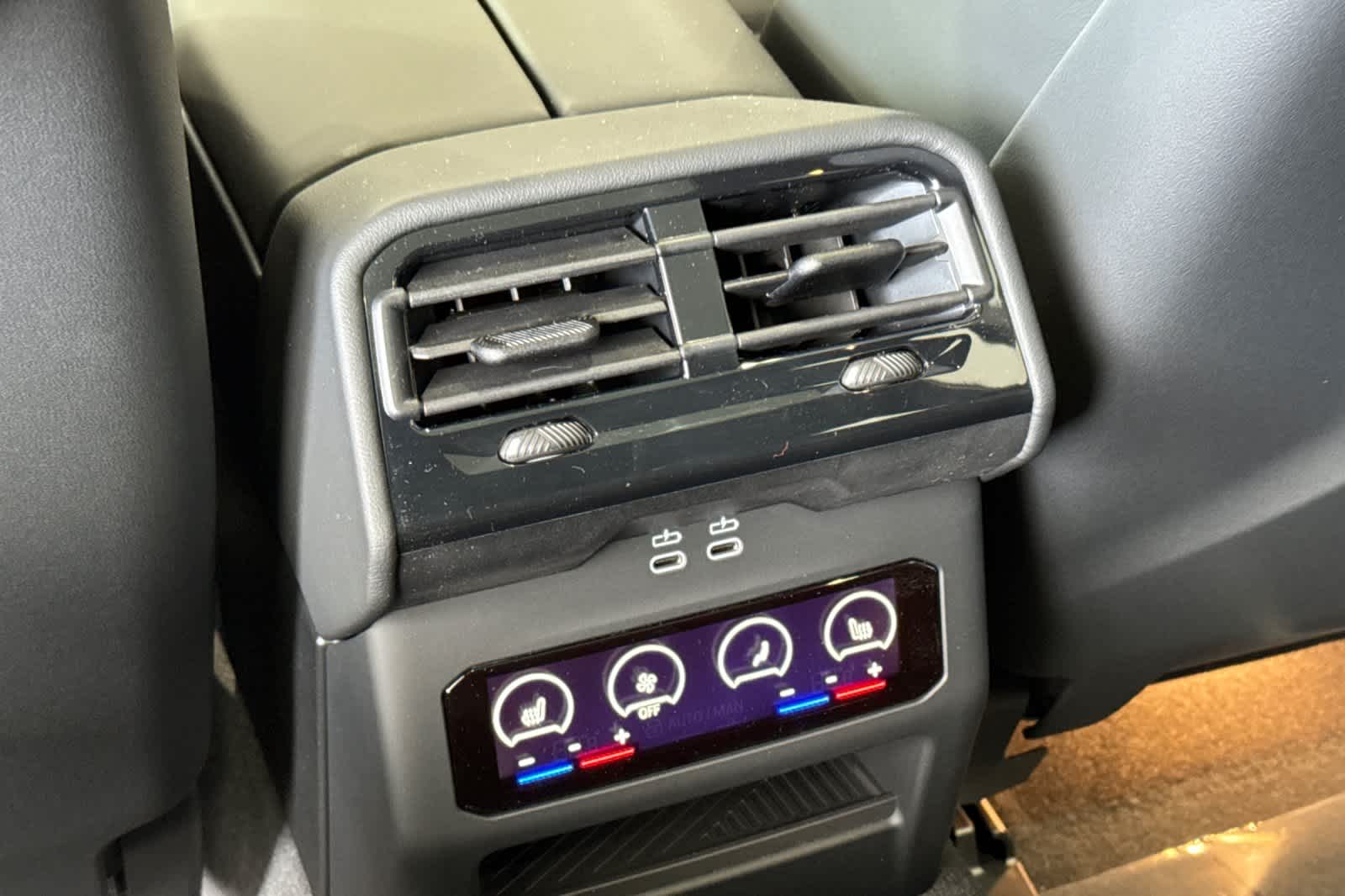 Thumbnail: 2026 BMW M5 - 16