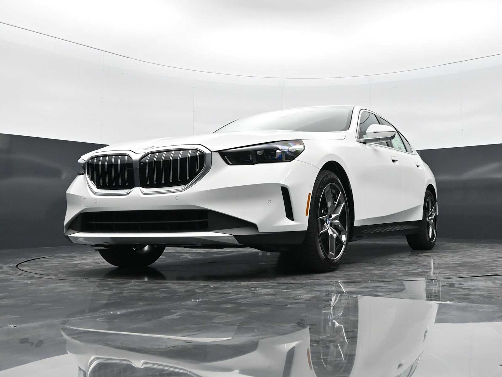 Thumbnail: 2026 BMW 5 Series - 22