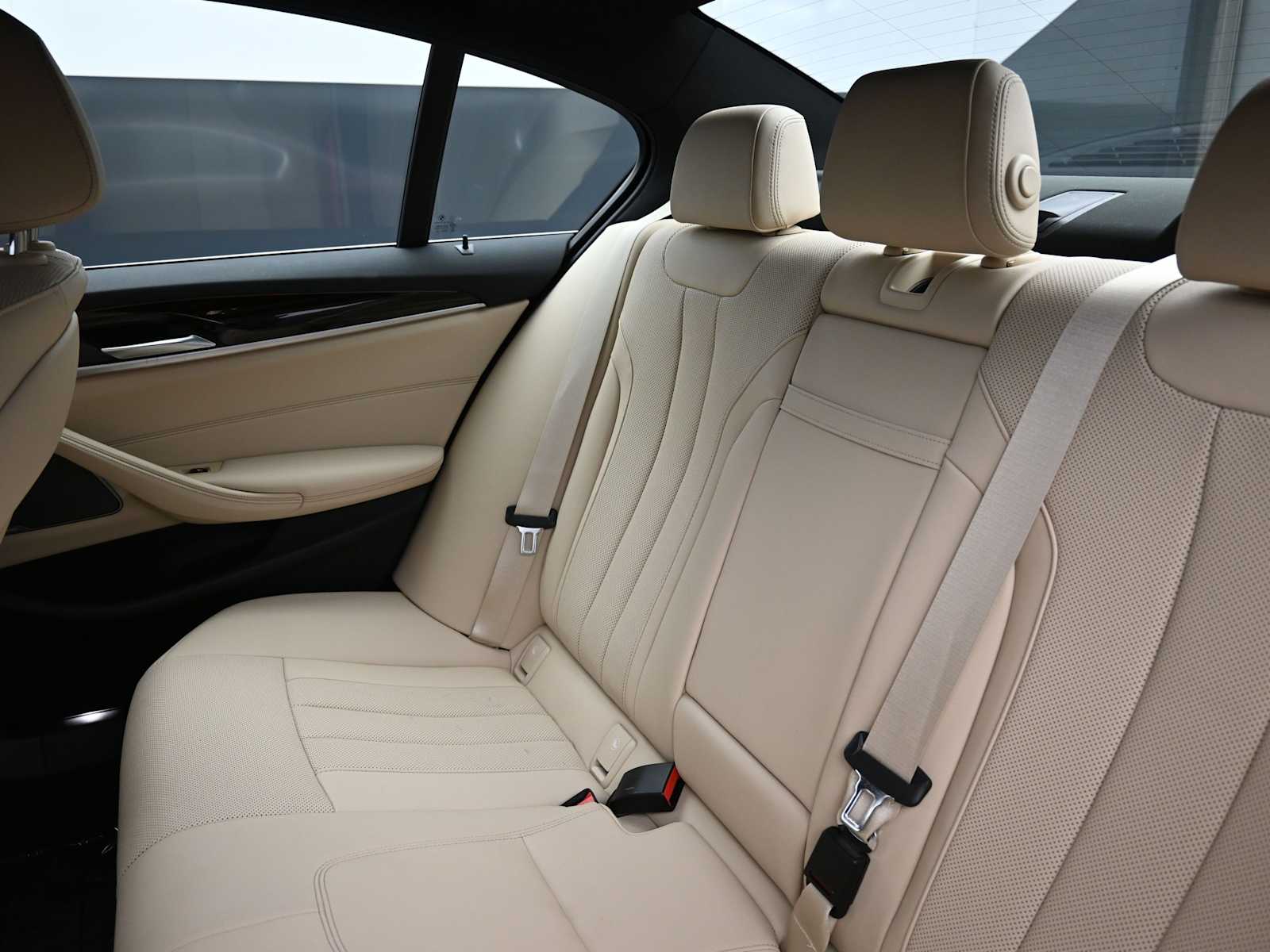 Thumbnail: 2023 BMW 5 Series - 14