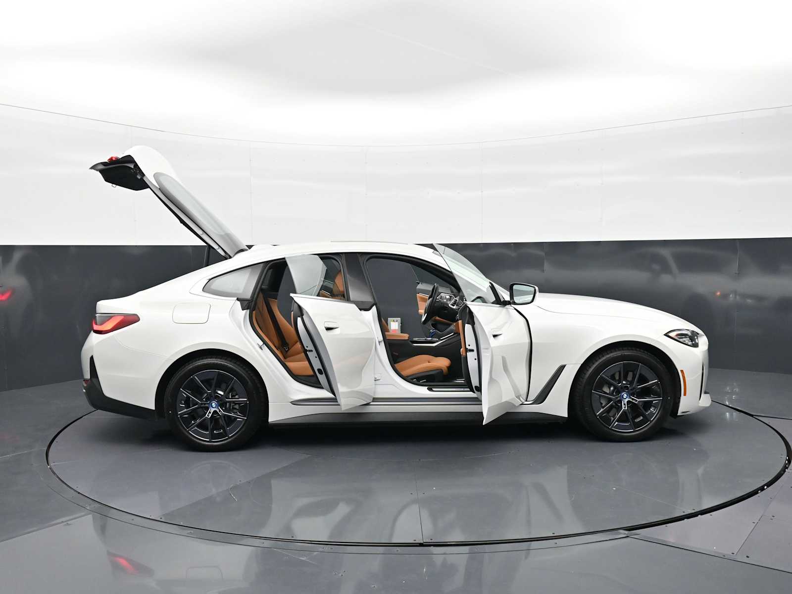 Thumbnail: 2023 BMW i4 - 35