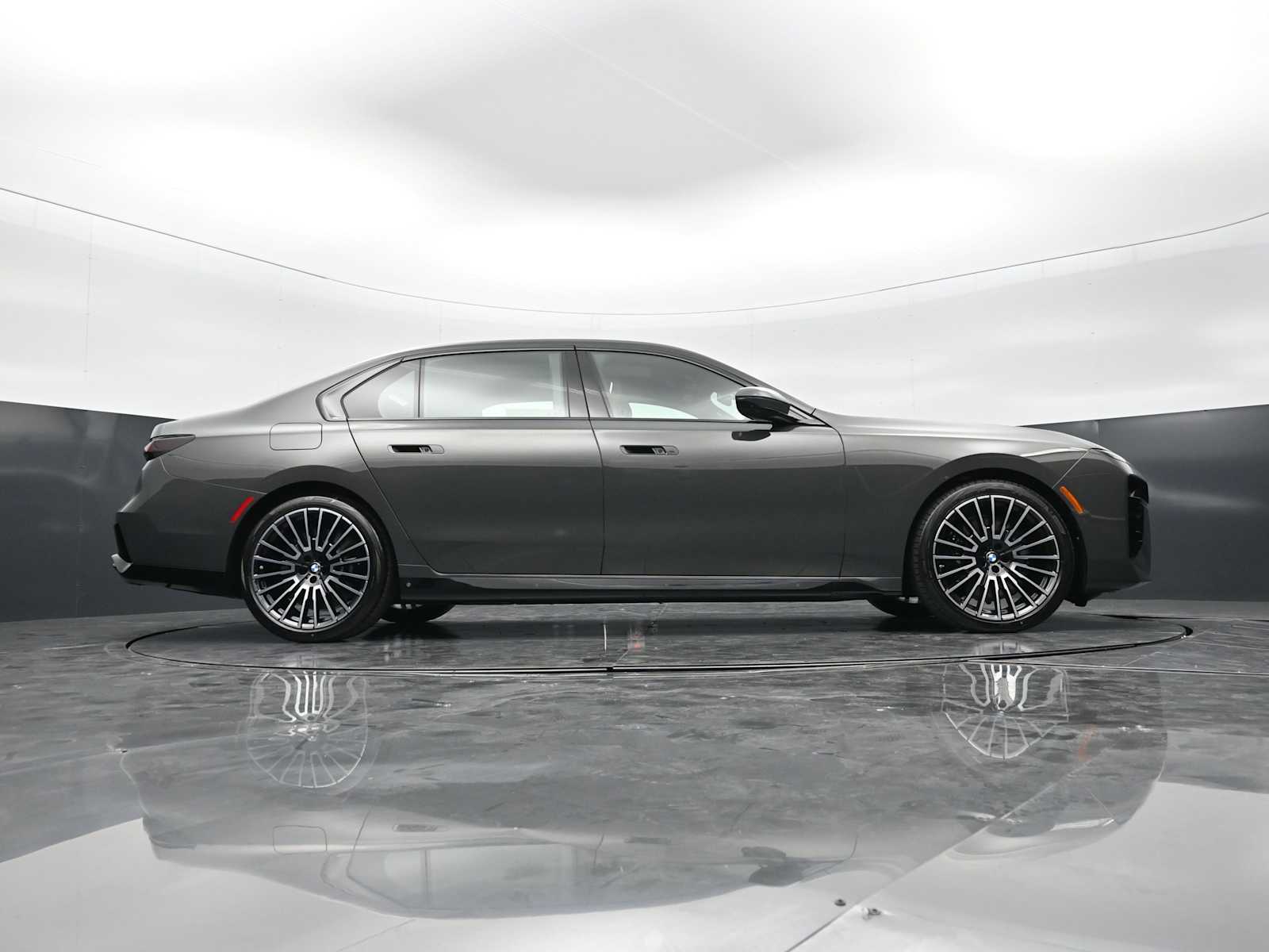 Thumbnail: 2026 BMW 7 Series - 28