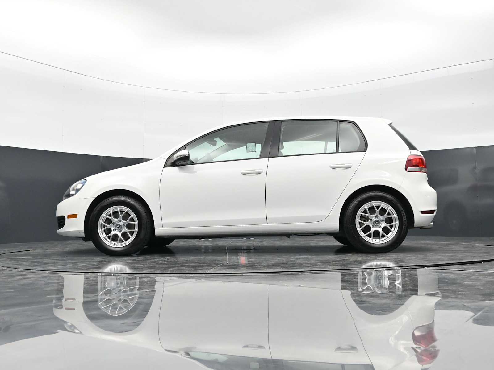 Thumbnail: 2010 Volkswagen Golf - 31