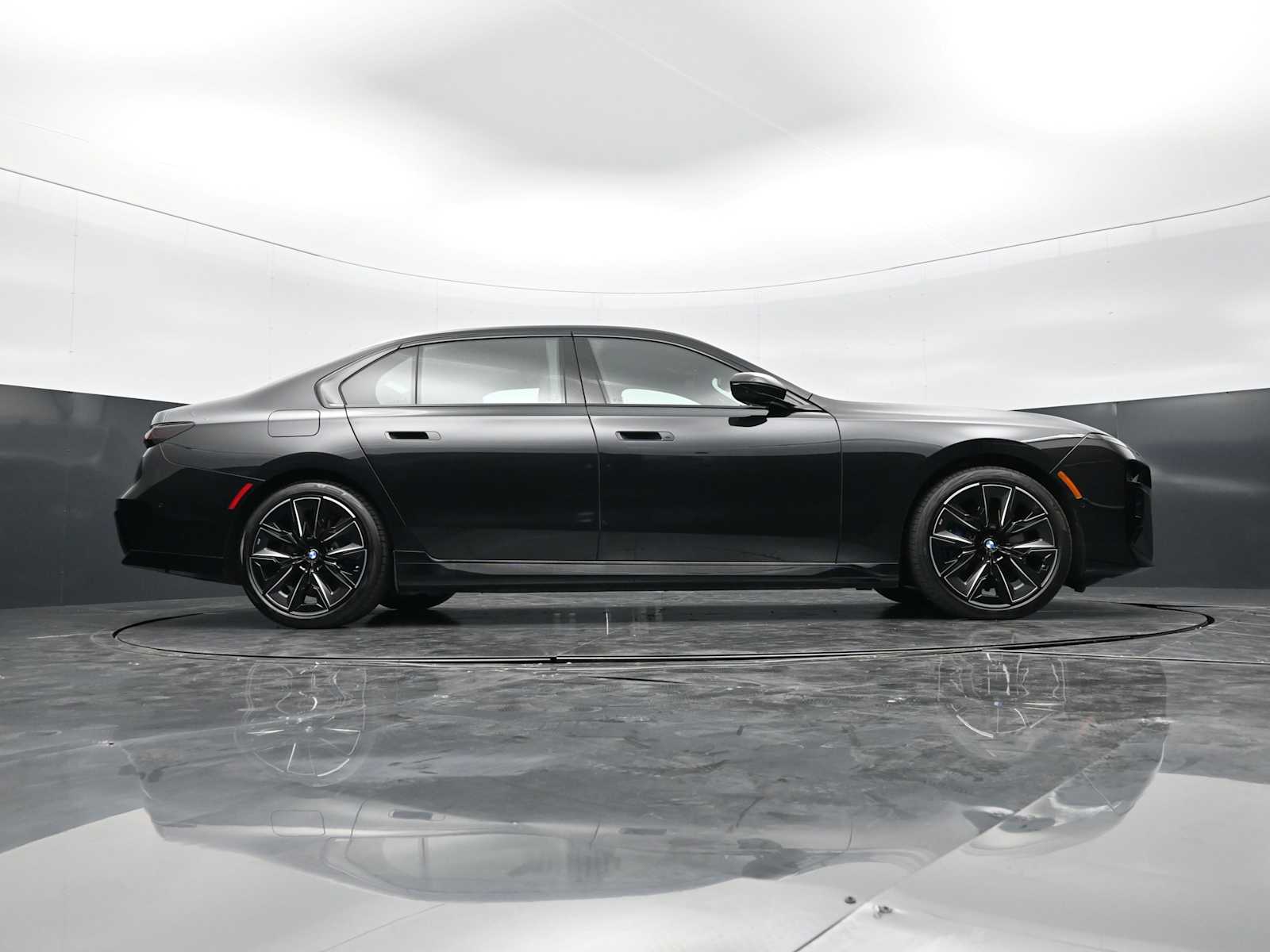 Thumbnail: 2025 BMW 7 Series - 26