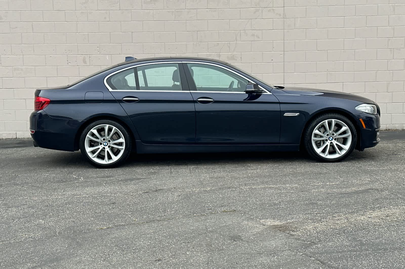 Thumbnail: 2014 BMW 5 Series - 6