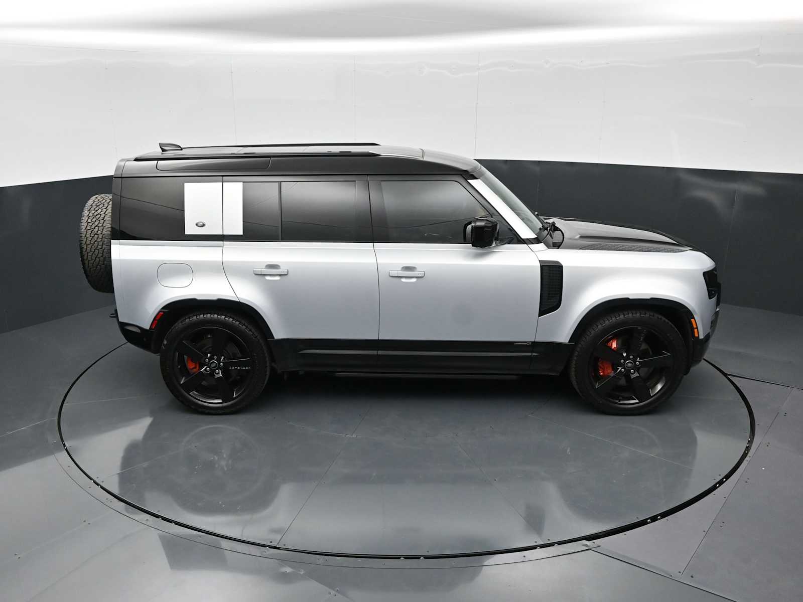 Thumbnail: 2022 Land Rover Defender - 17