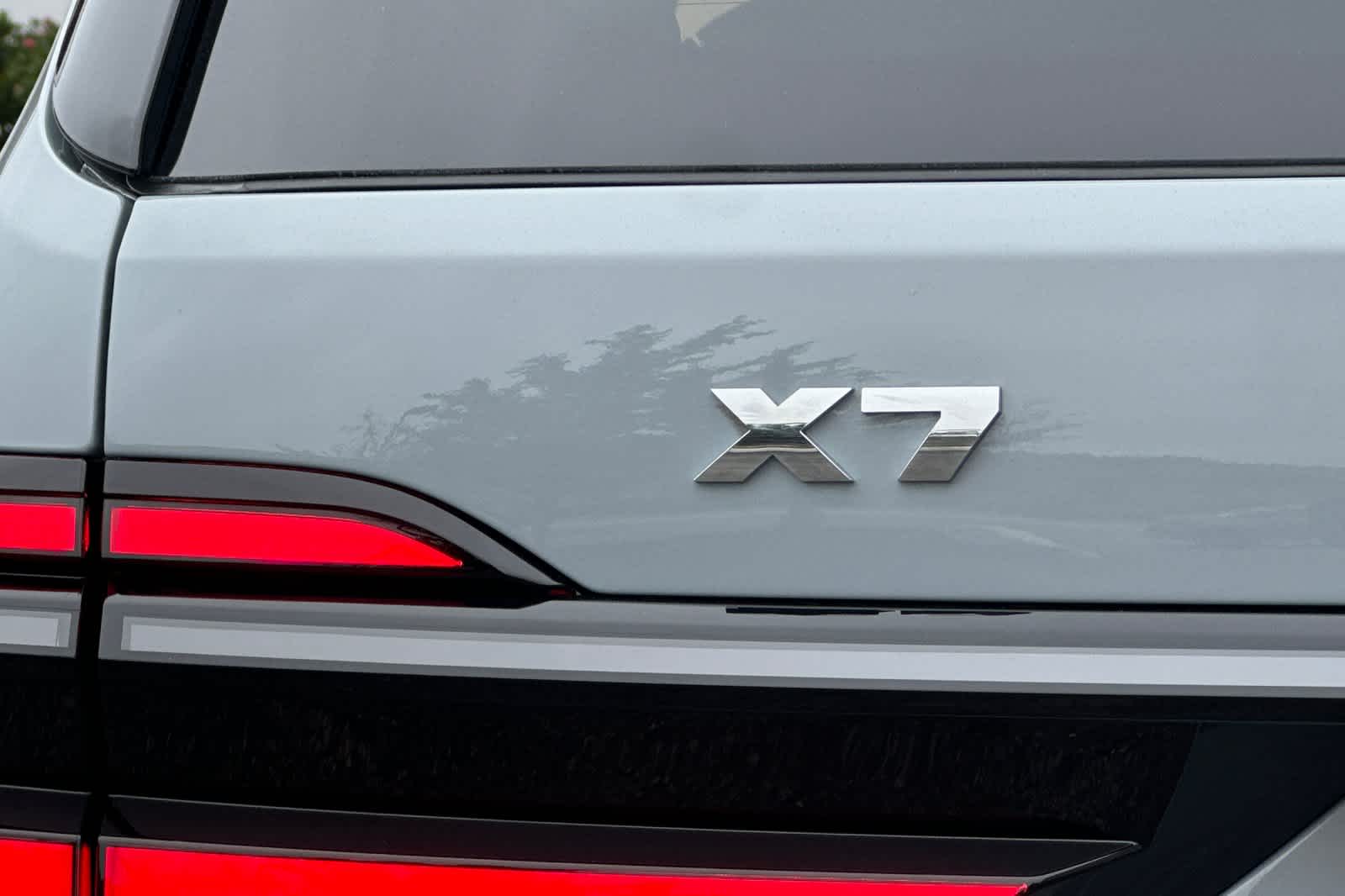 Thumbnail: 2025 BMW X7 - 11